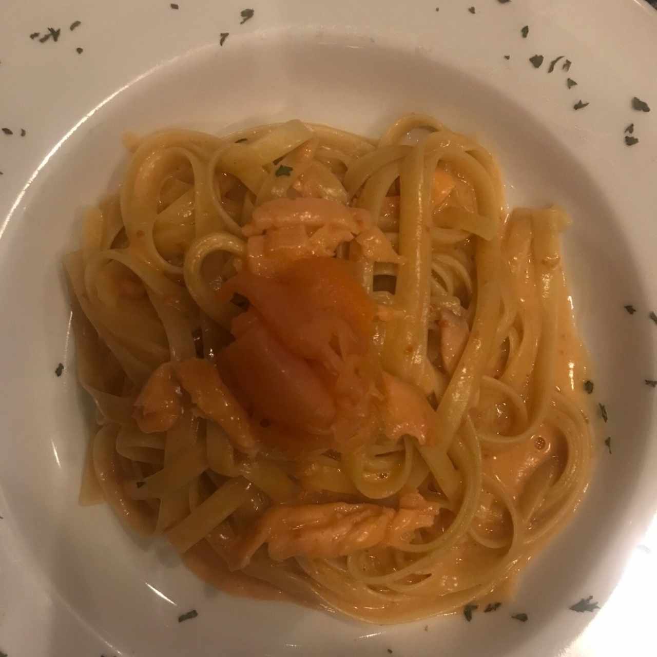 Fettucine alla crema rosa di salmone e vodka