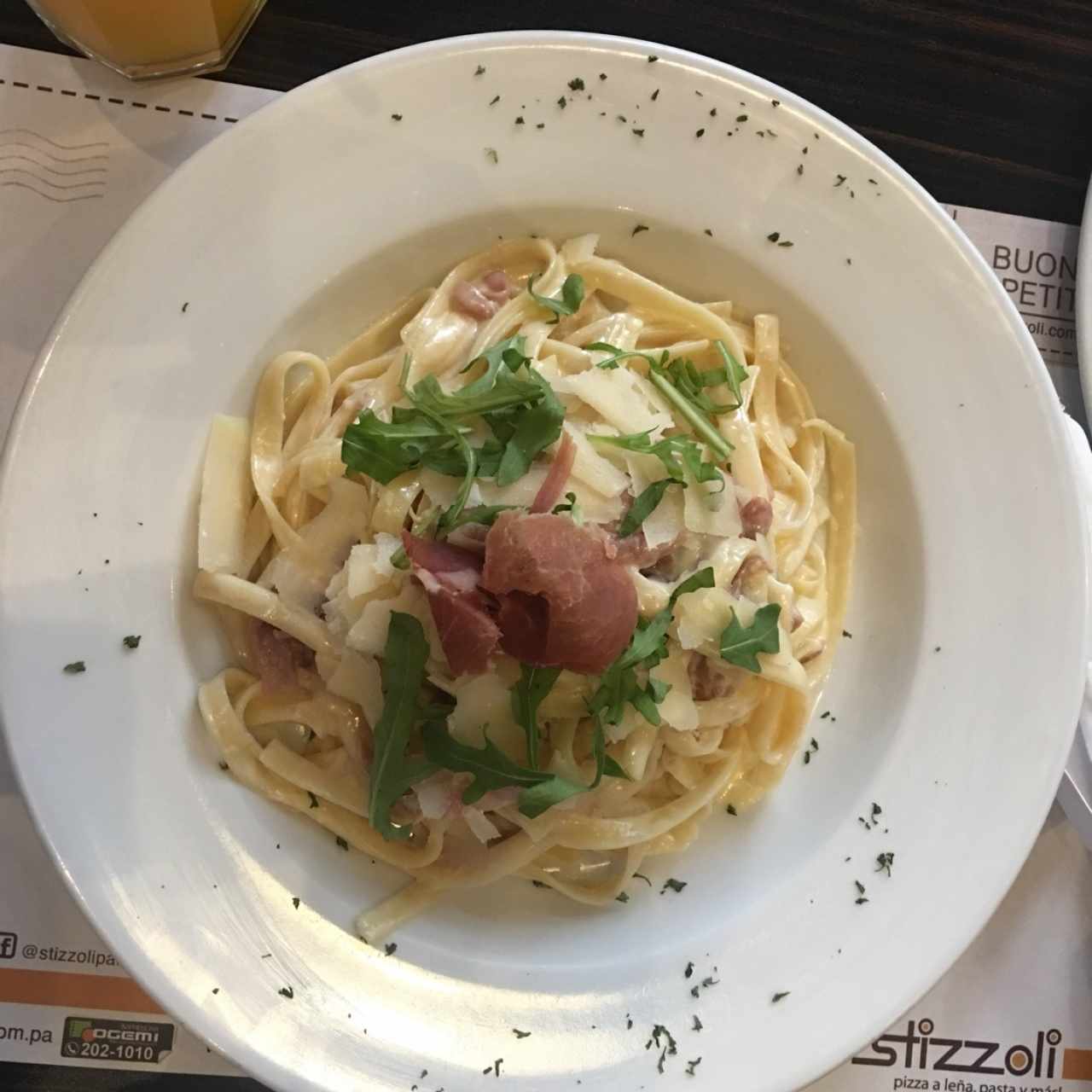 Fetuccini con procciutto y crema 