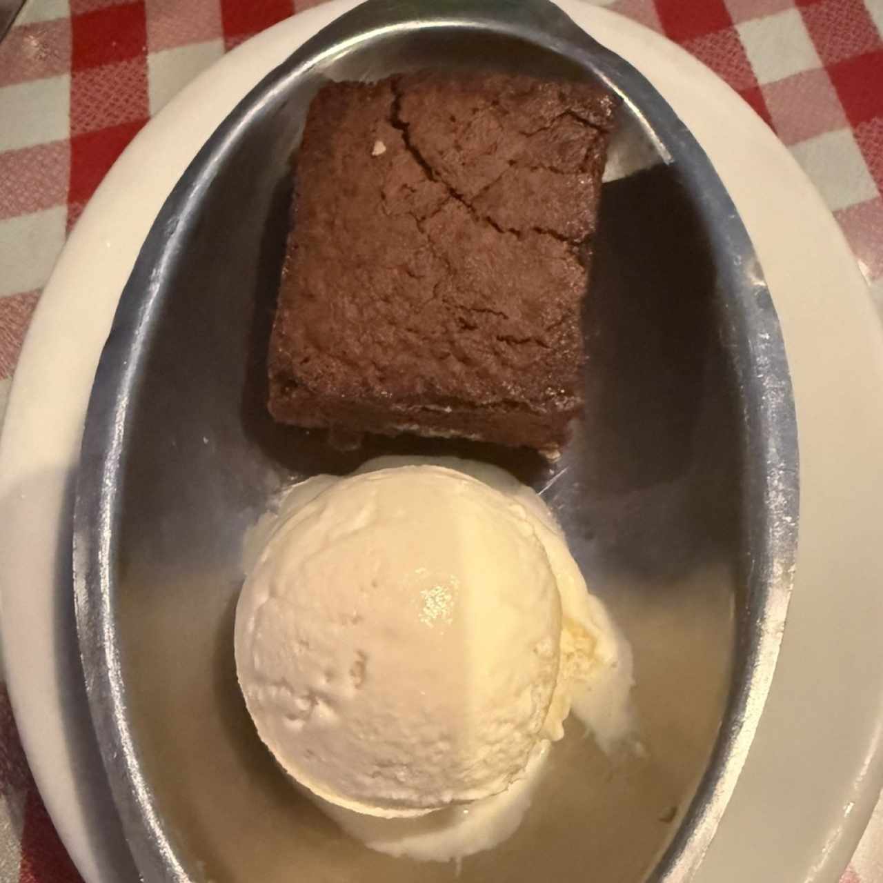 Brownie con helado 