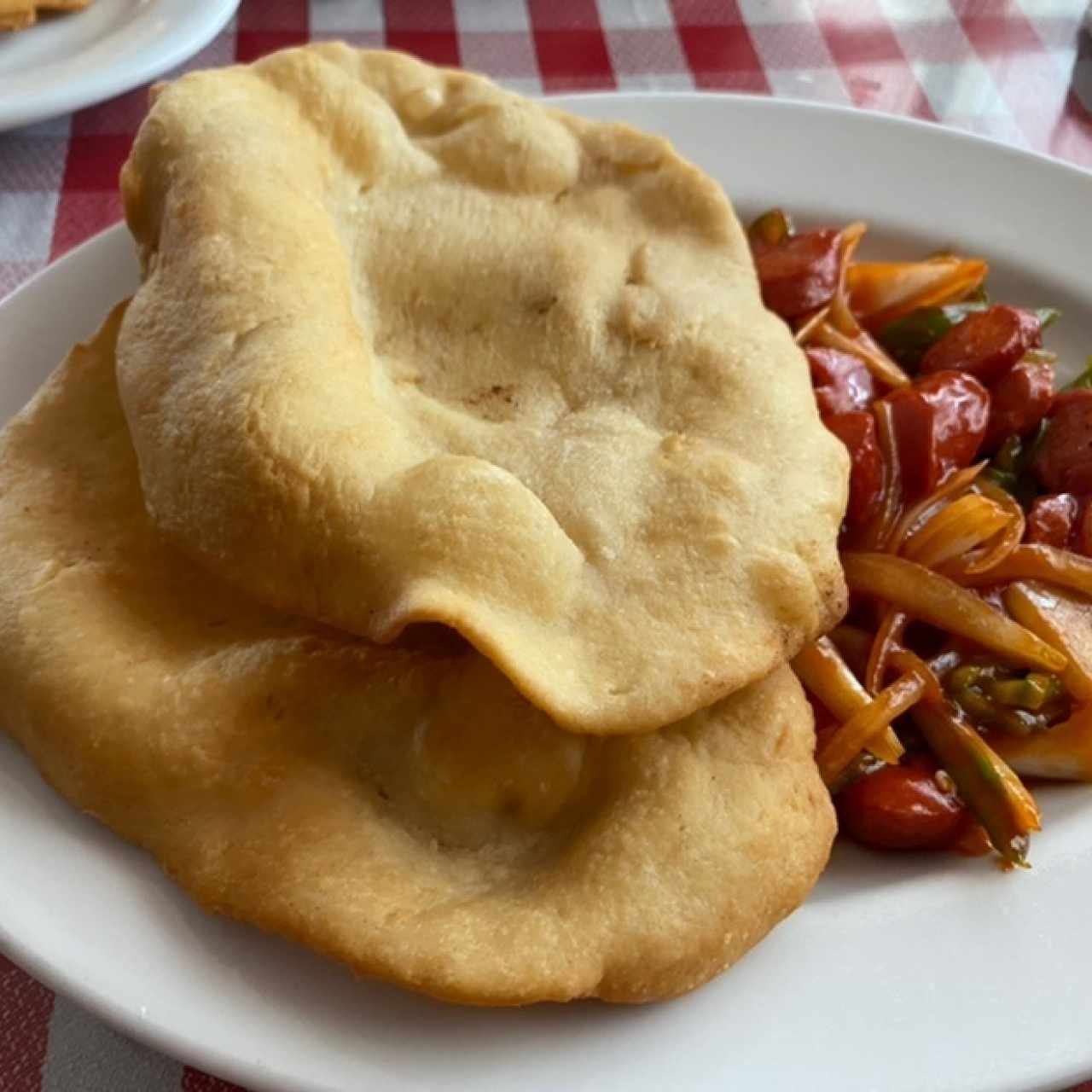 Desayunos - Salchichas guisadas y hojaldres