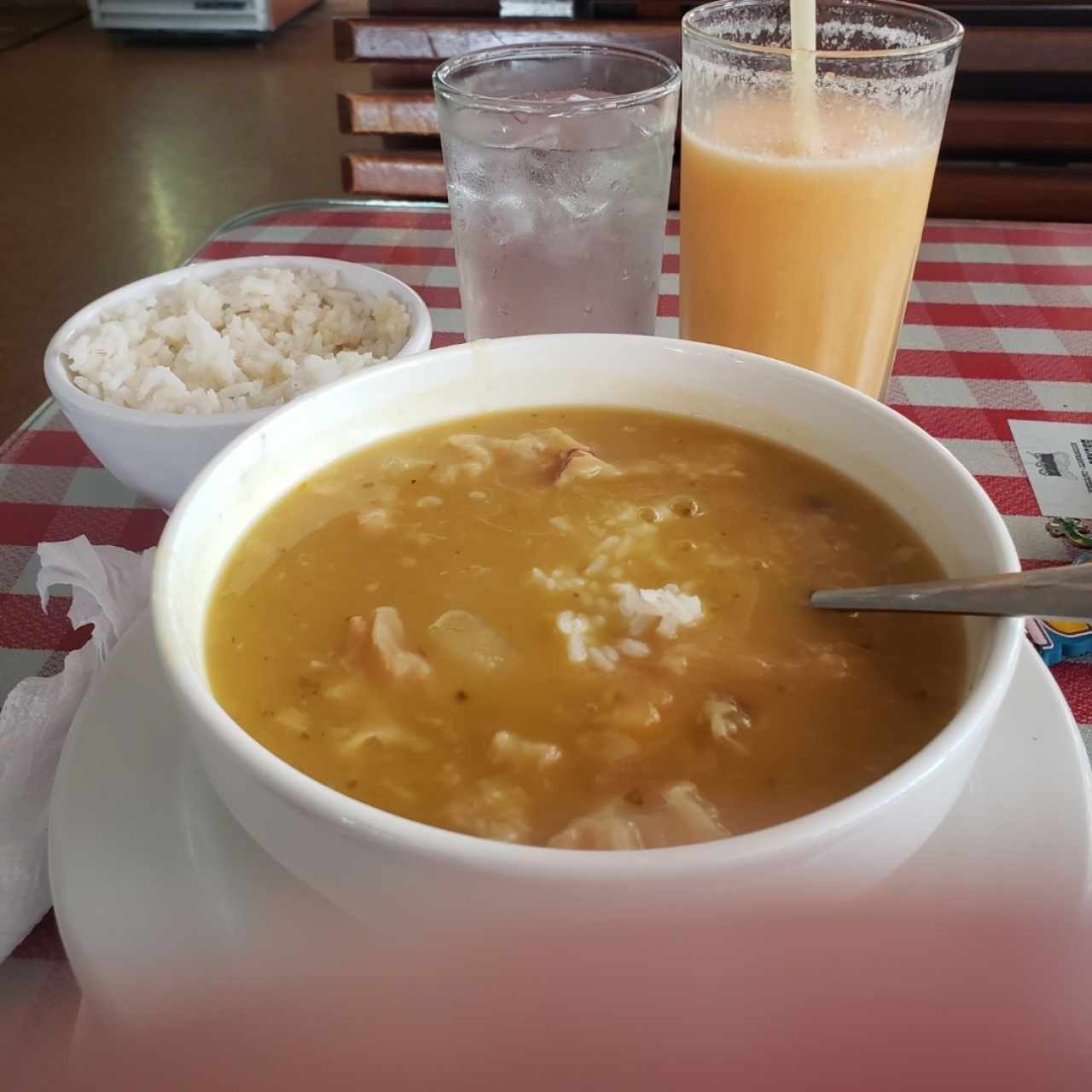 Entradas - Sopa de pata con Arroz y Chicha de Melón.