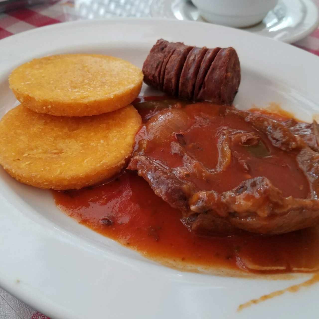 desayuno de carne,chorizo y tortillas