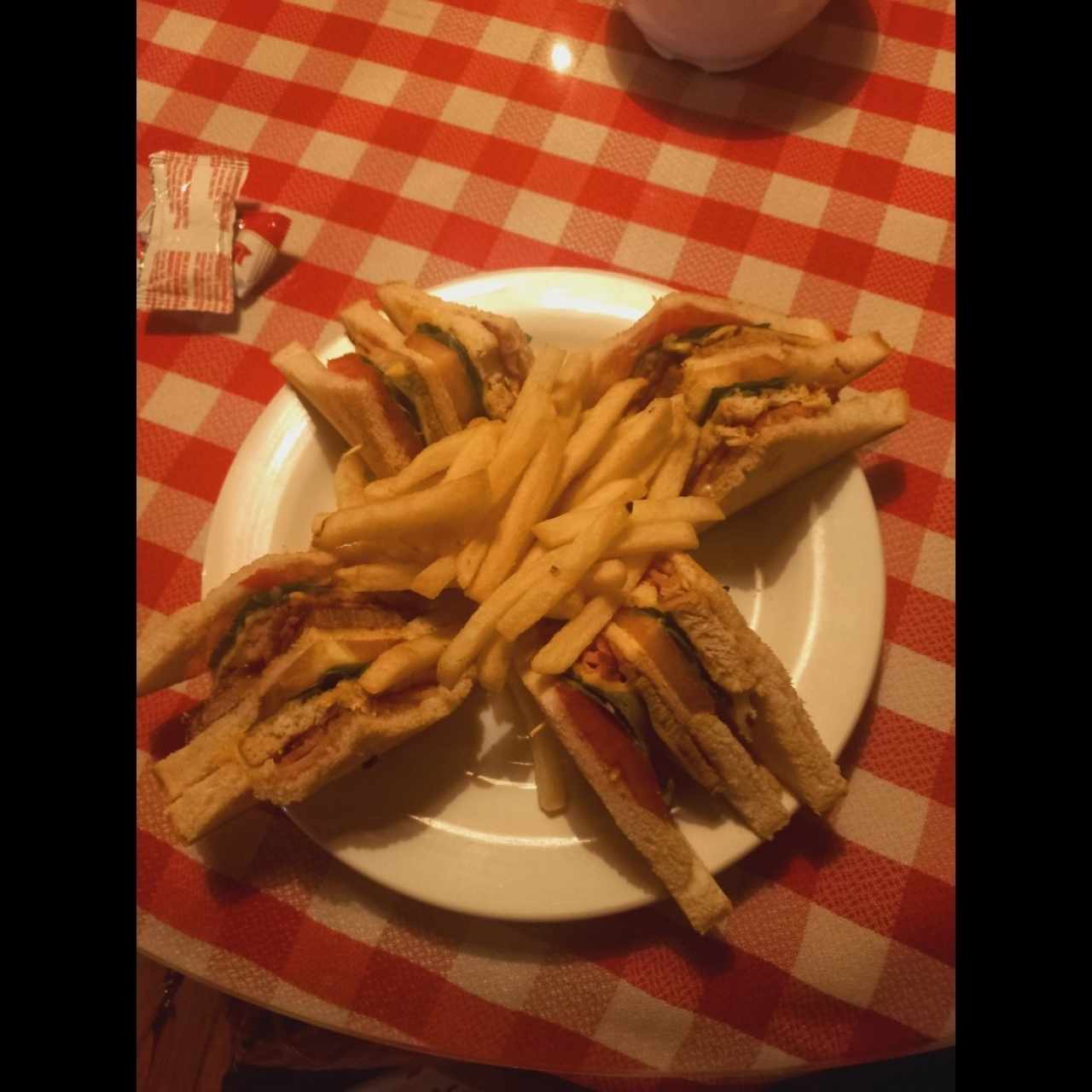 EMPAREDADOS - Club Sandwich