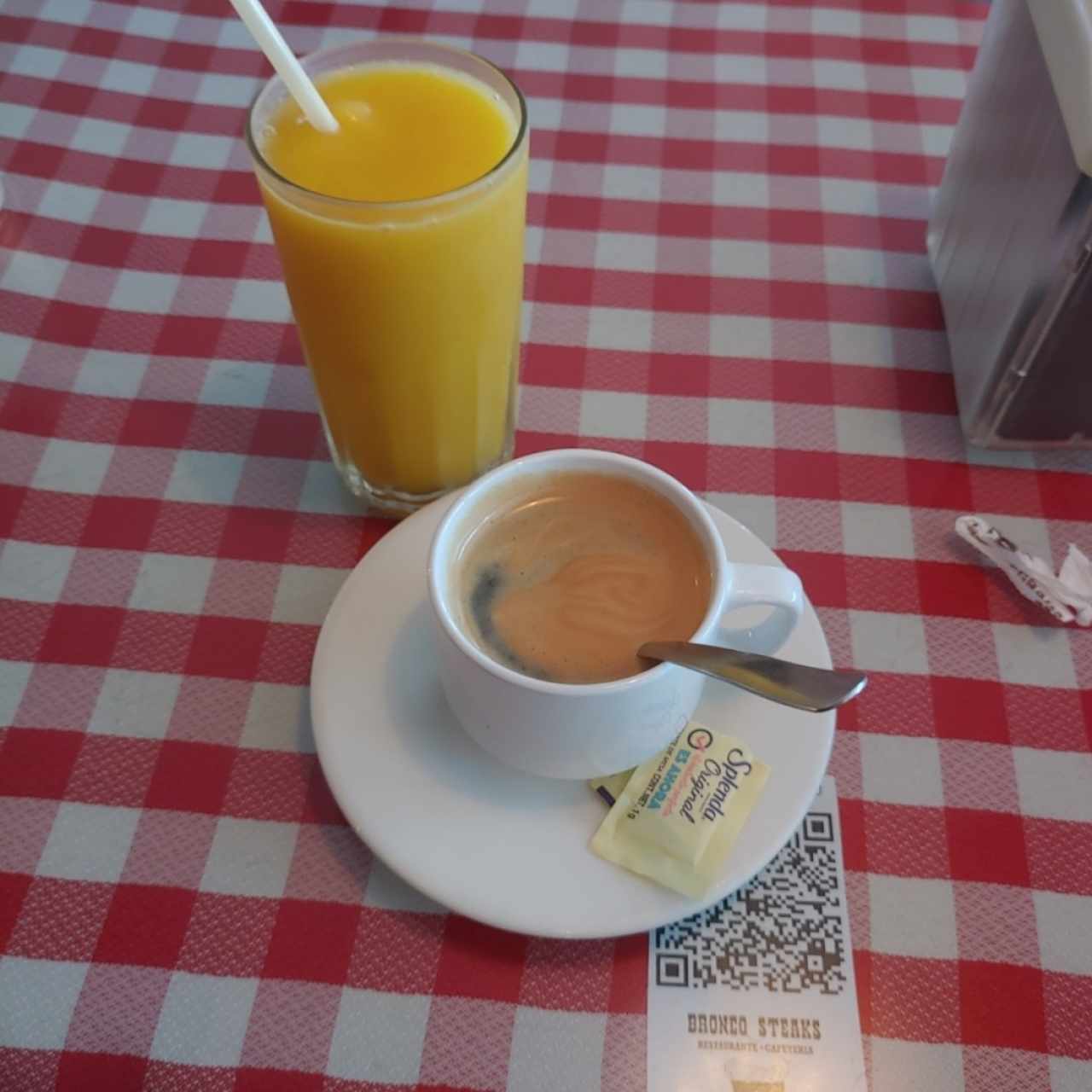 cafe negro y jugo maracuya