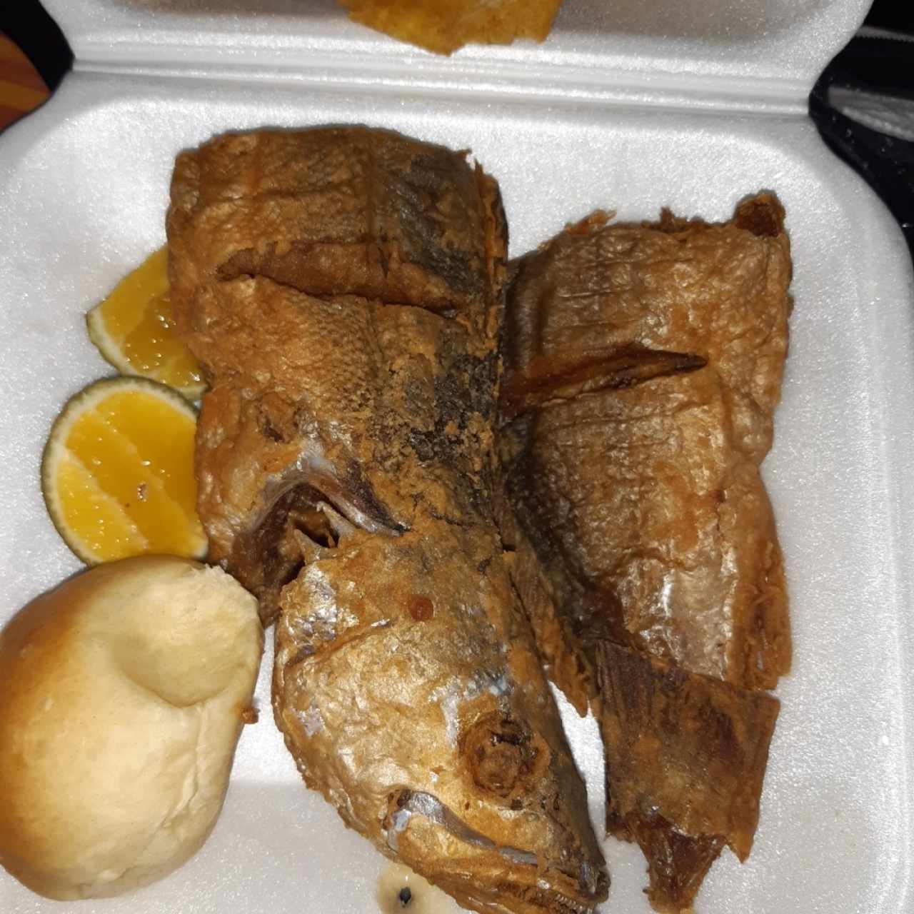 Pescados & Mariscos - Corvina al ajillo