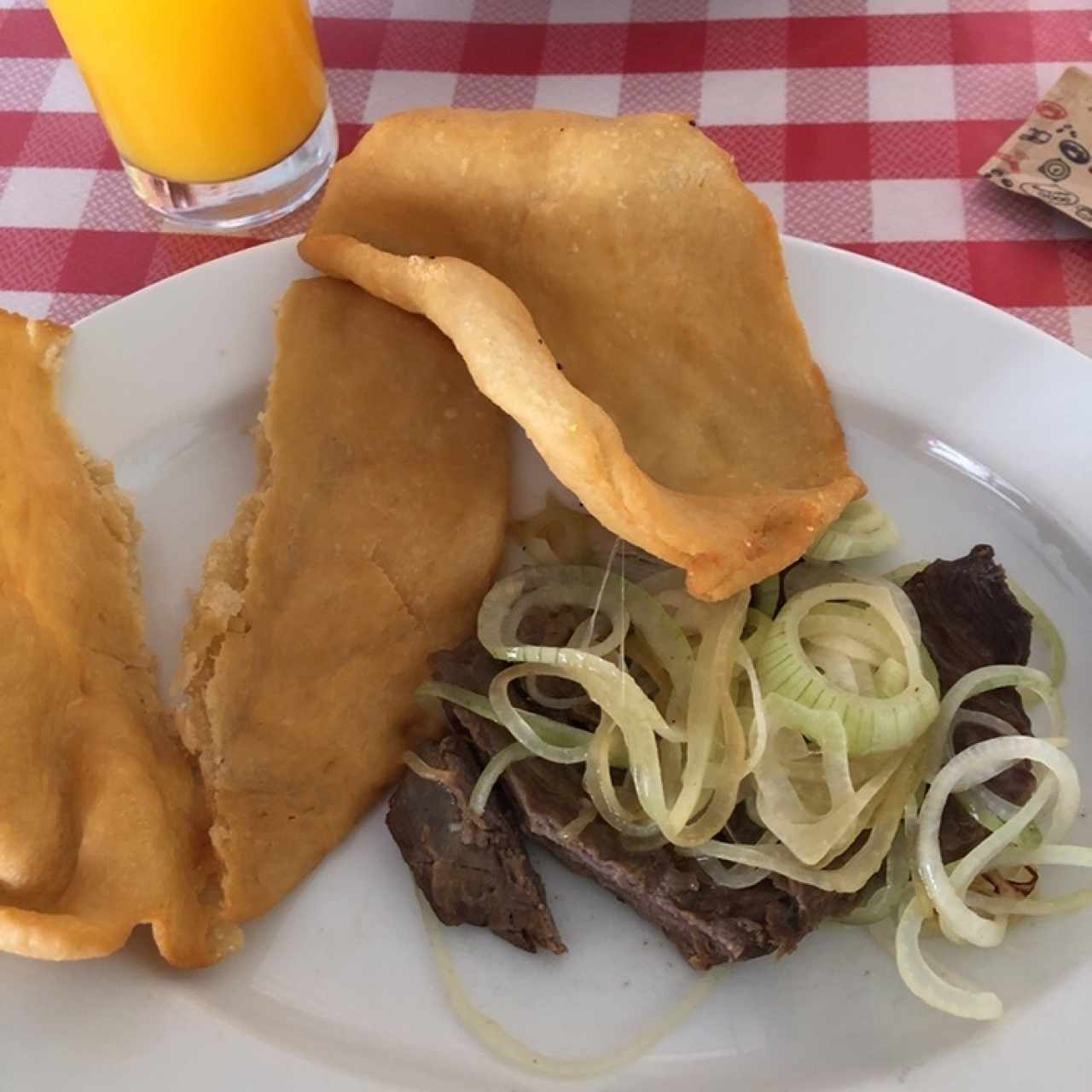 Desayunos - Bistec encebollado