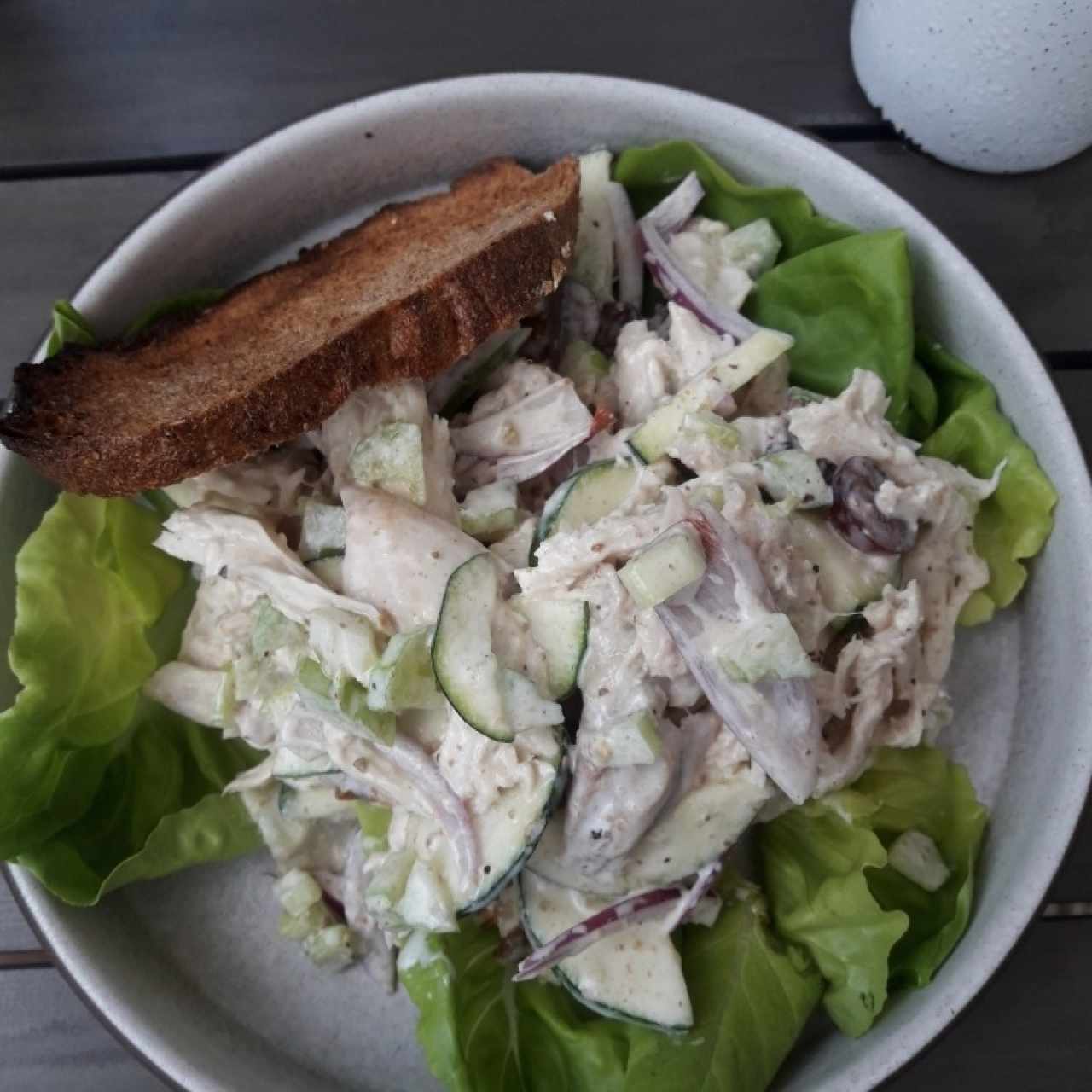 Ensalada de pollo y yogurt griego