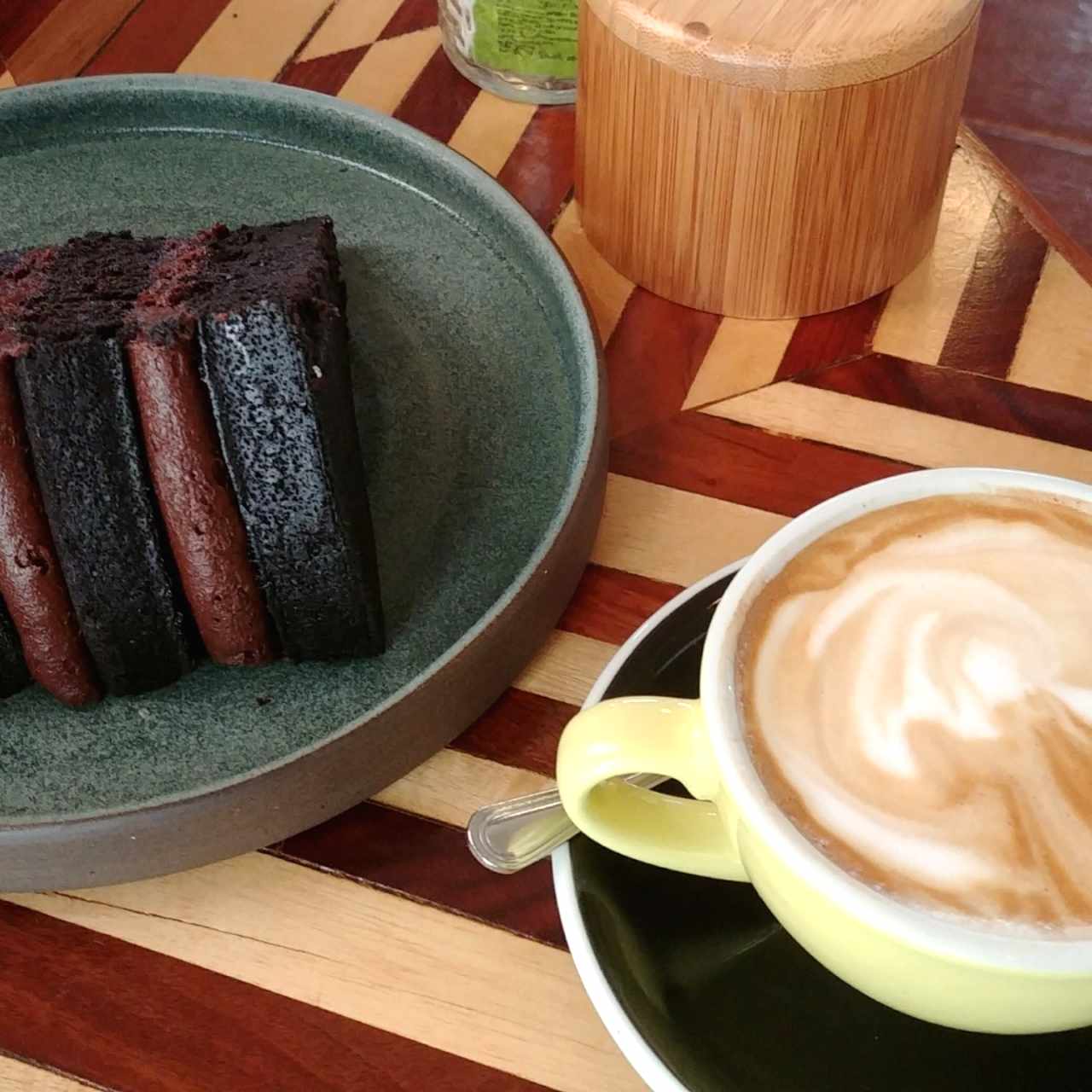 Latte + Choco cake