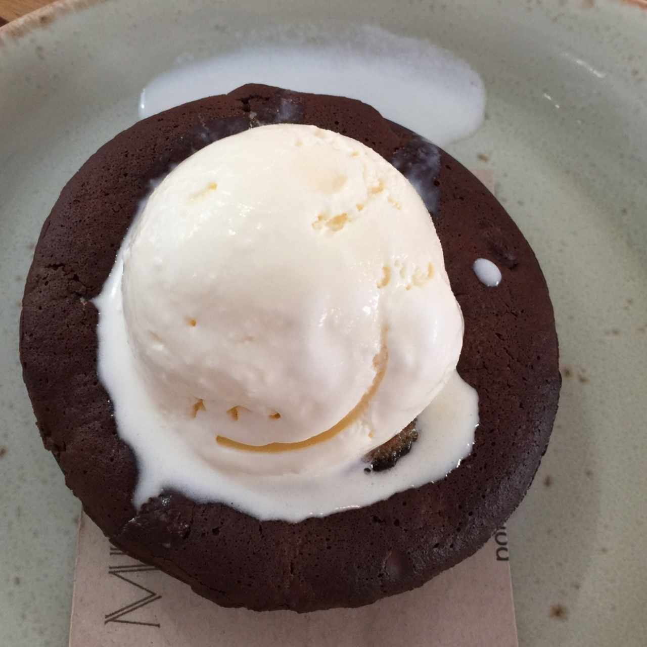 brownie con helado de vainilla 