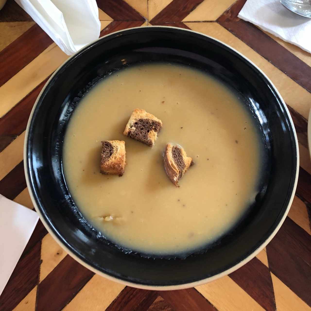 Sopa del día: crema de papas con bacon