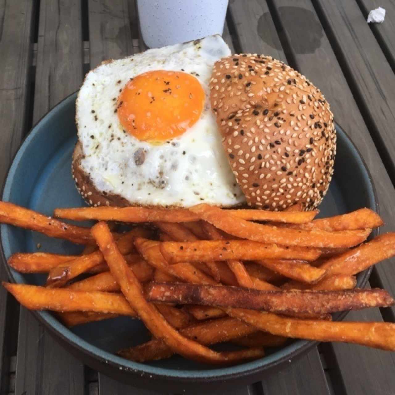 Hamburguesa Americana y camotes con miel