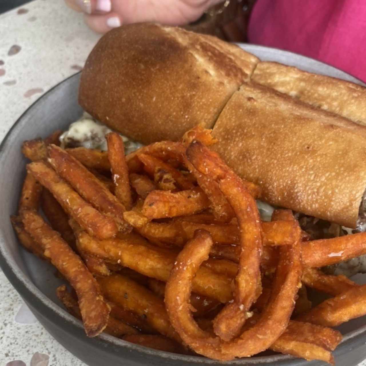 ALMUERZO - Cheesesteak Sandwich