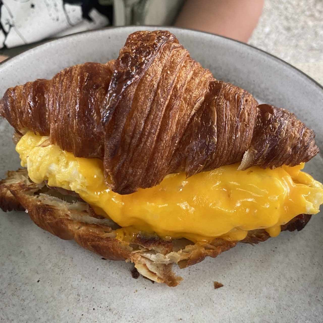 Desayuno - Centeno Croissant Sandwich