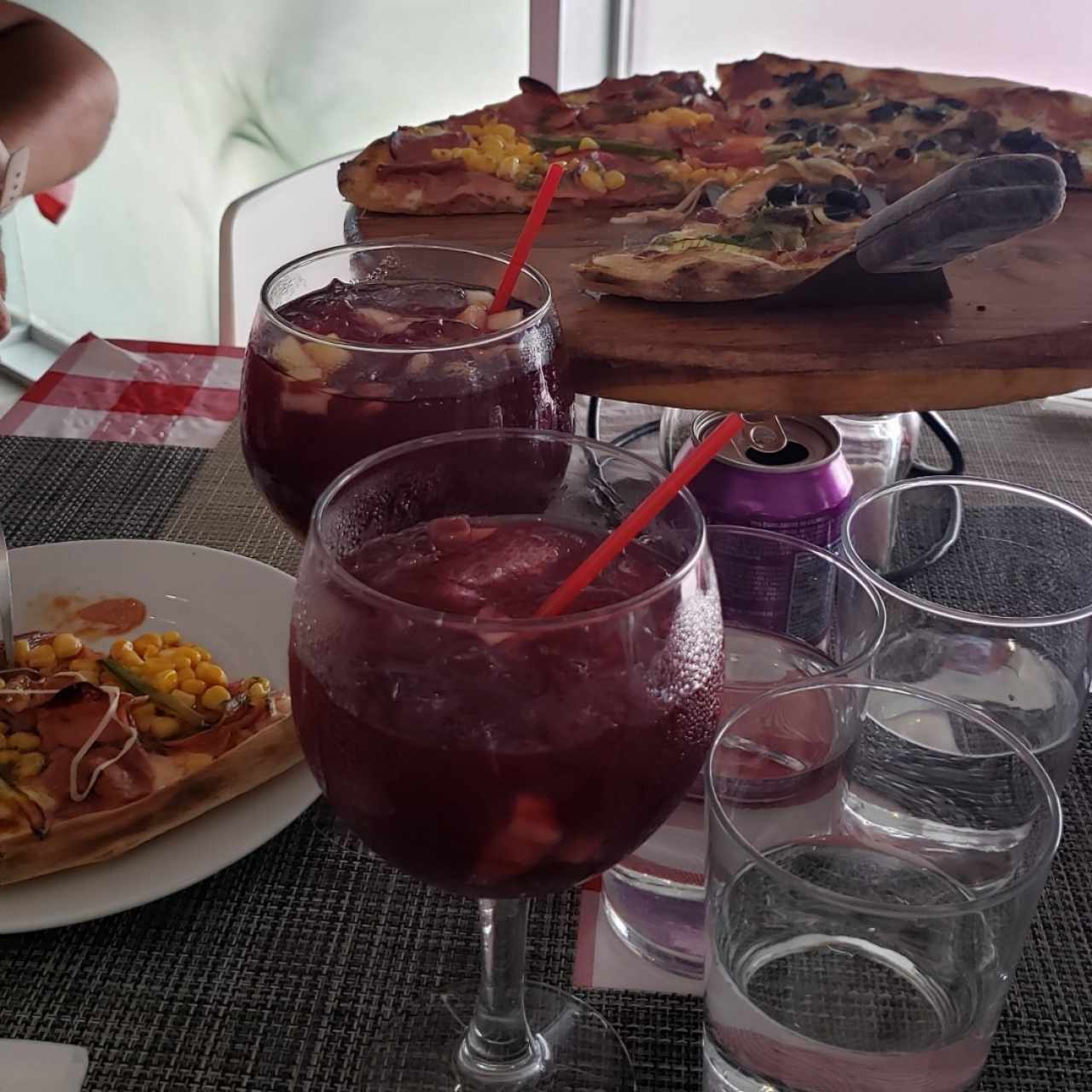 Pizza y Sangria 🍕 🍷,  buena combinación 