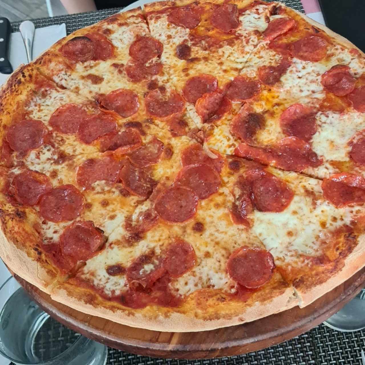 PIZZA FAMILIAR DE PEPERONI 