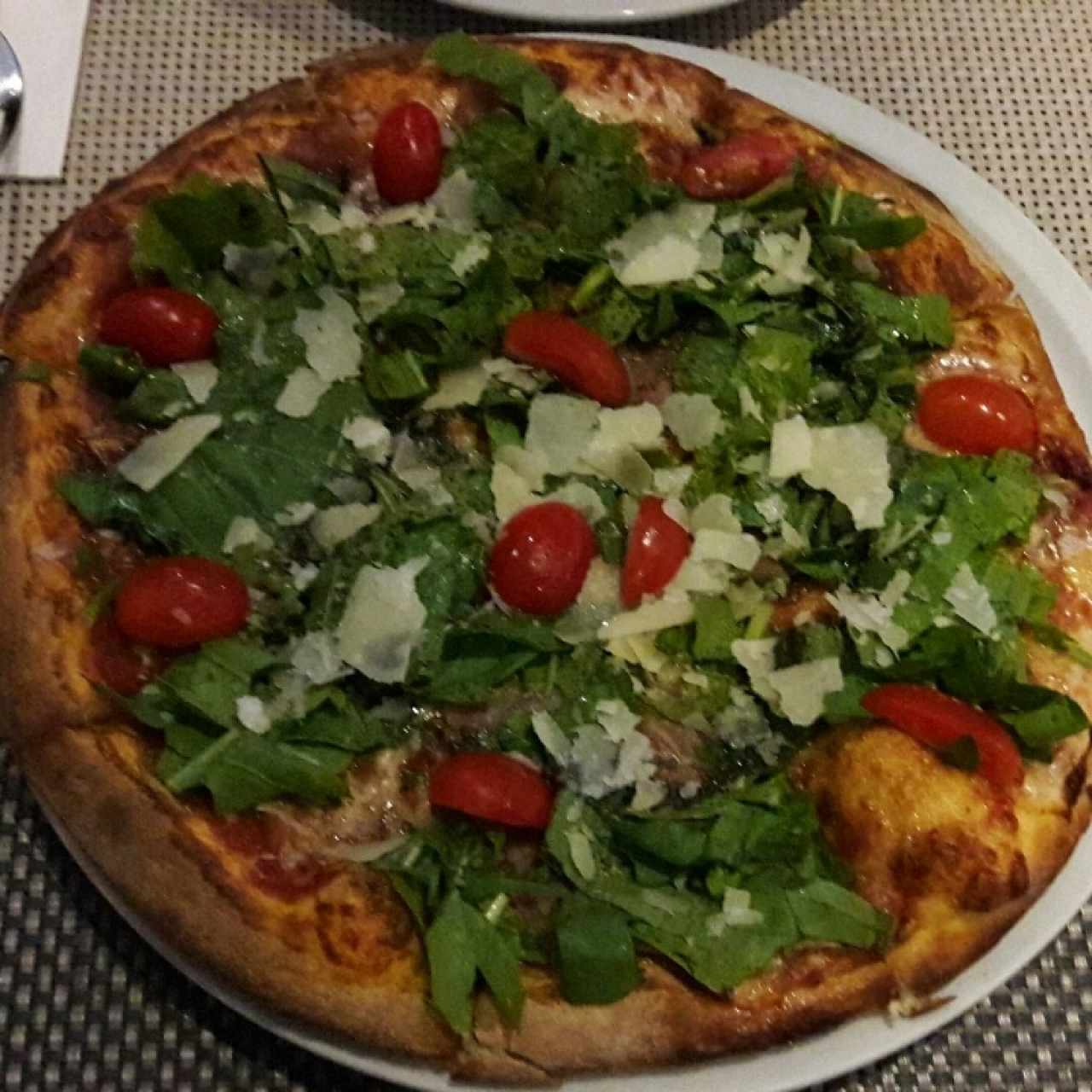 pizza rucula y jamón serrano 