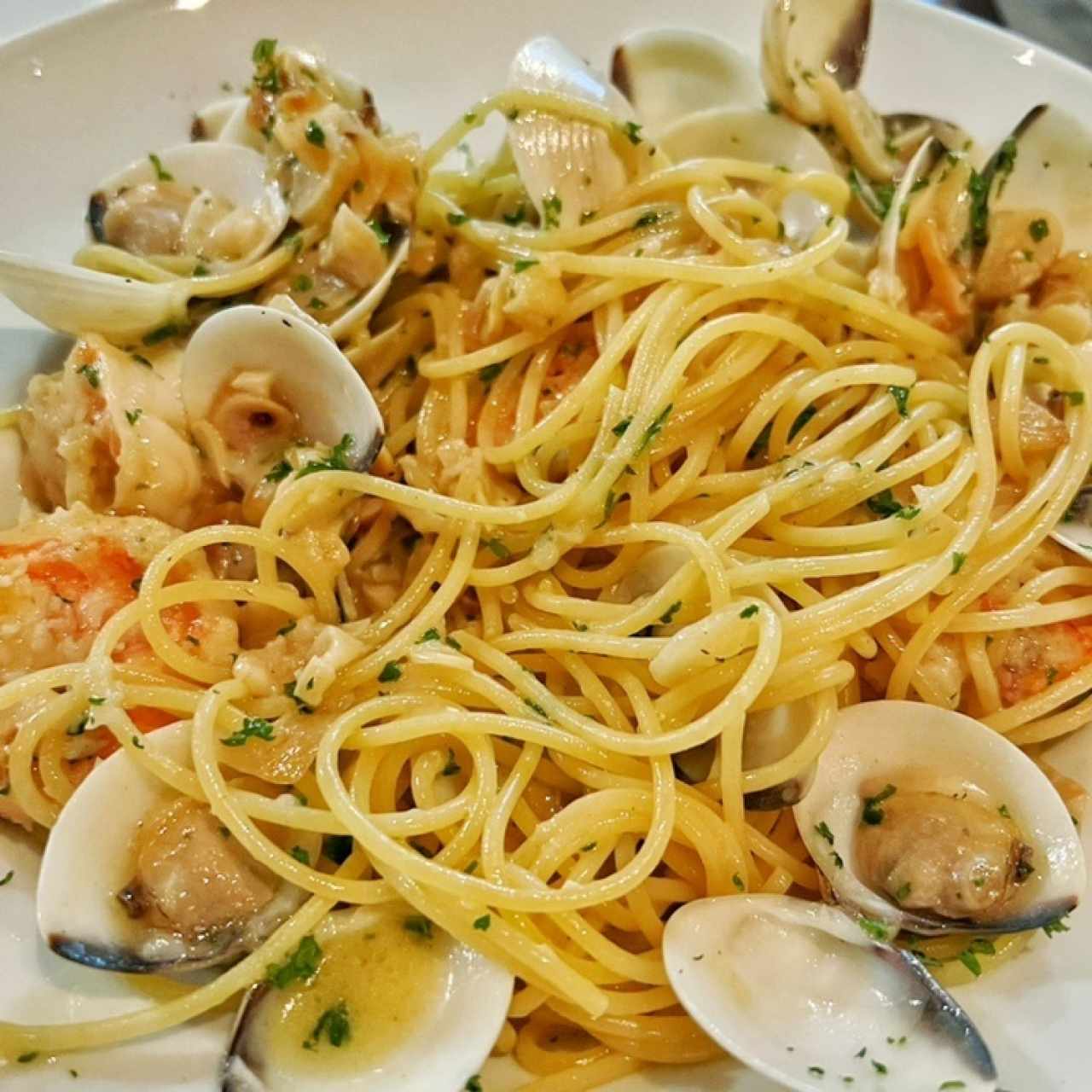 Spaghetti Vongole e Scampi