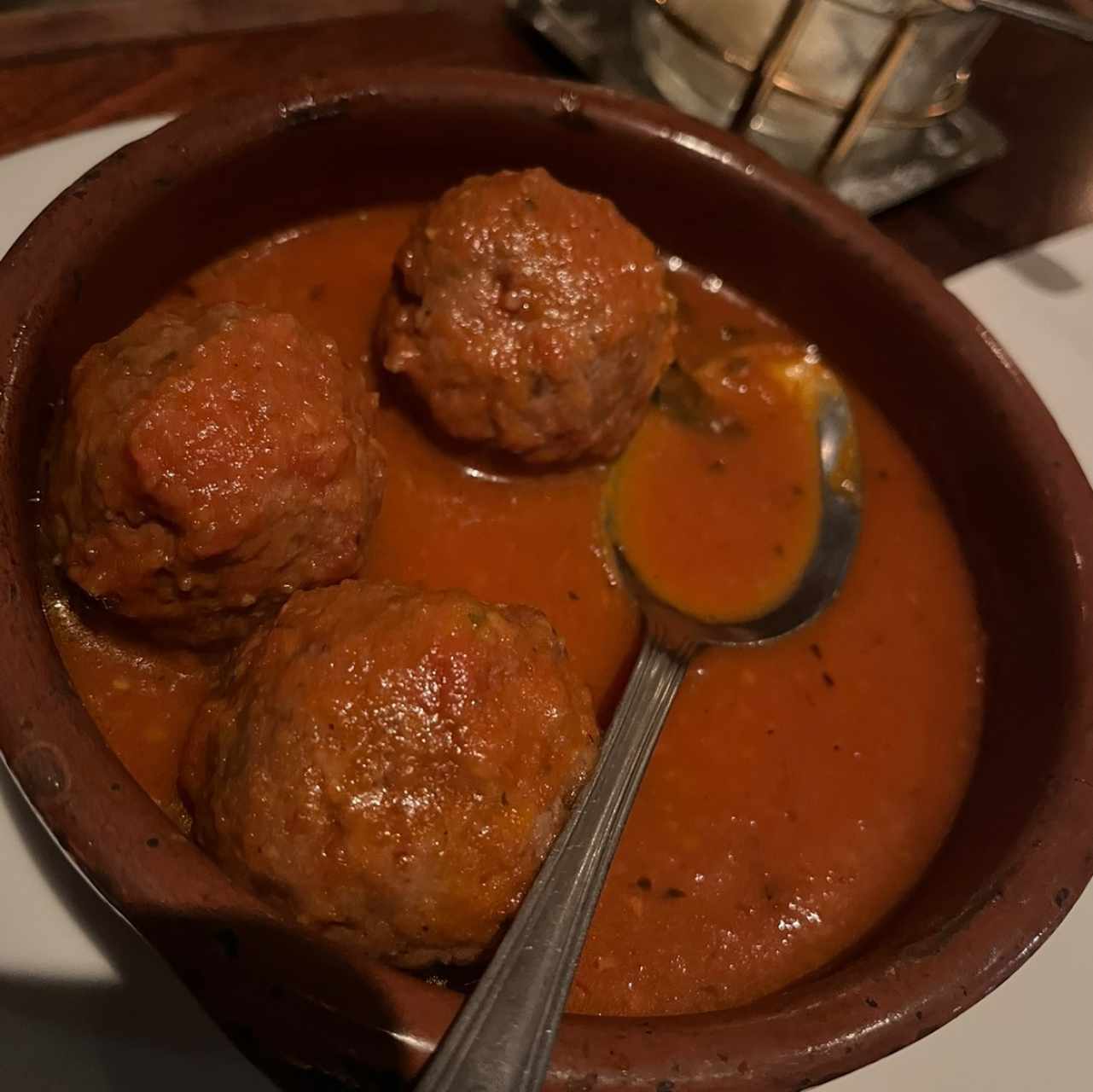 Albóndigas de la Nonna con Sugo di Pomodoro