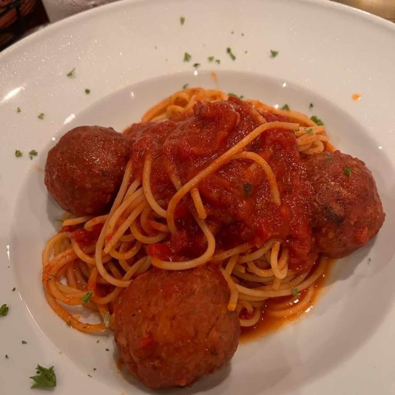 Spaghetti con Albóndigas de la Nonna y Pomodoro