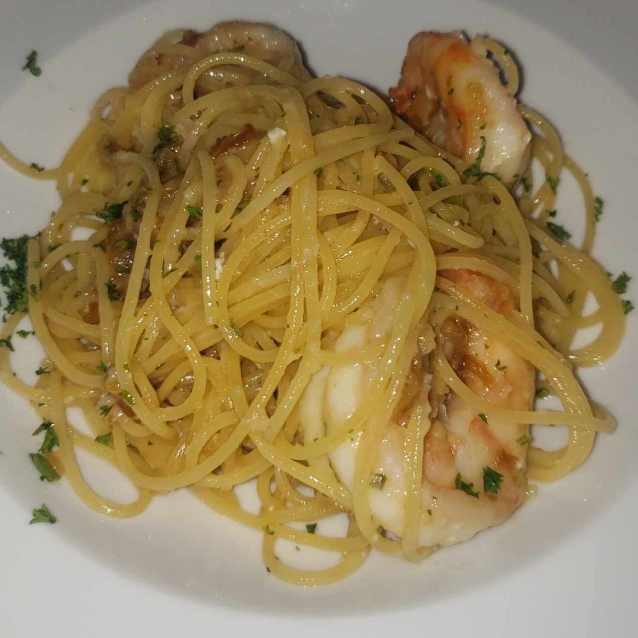 Pasta al óleo con langostinos