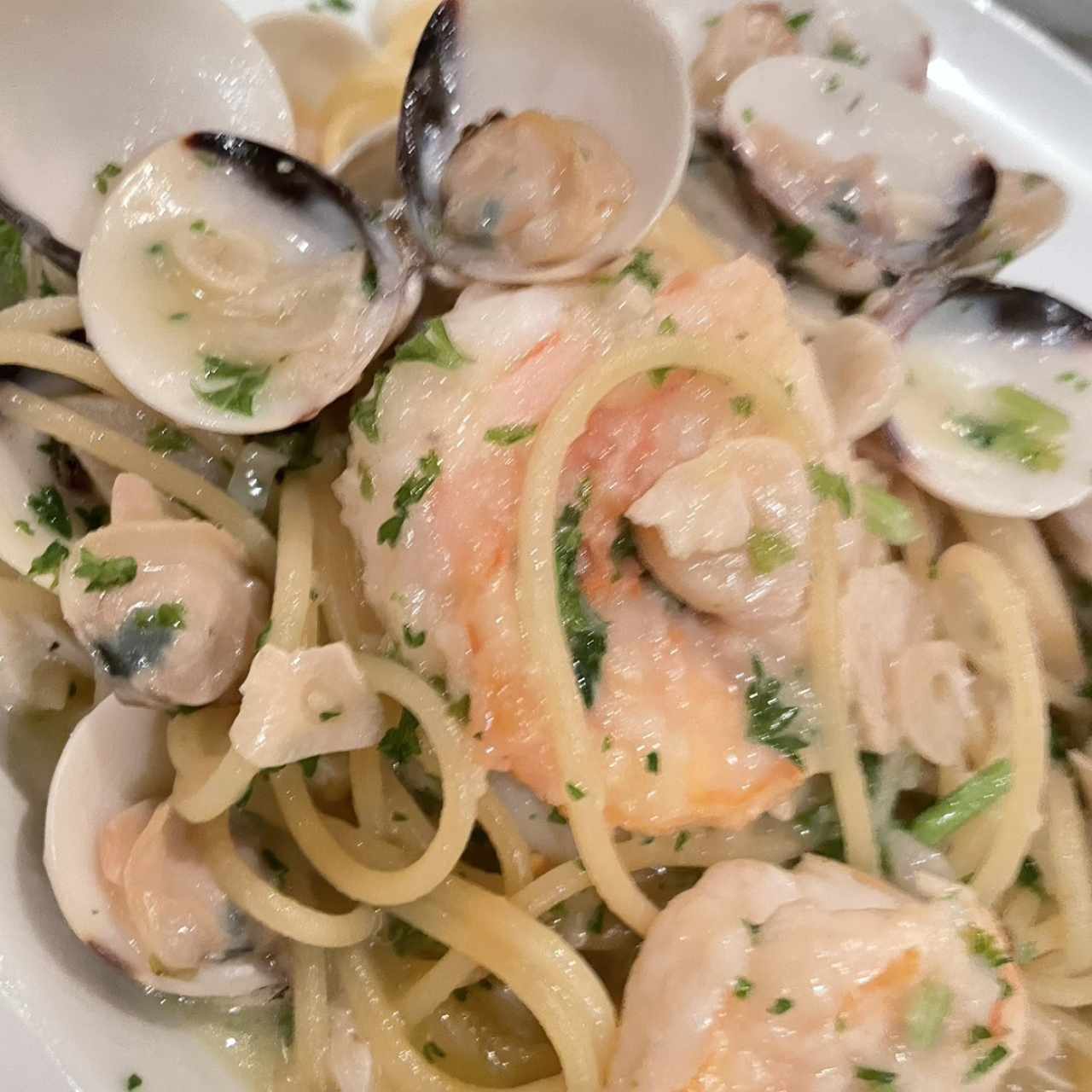 spaghetti vongole scampi