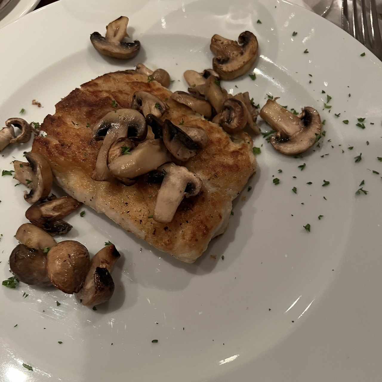 Corvina Corte Especial con Hongos Frescos Salteados