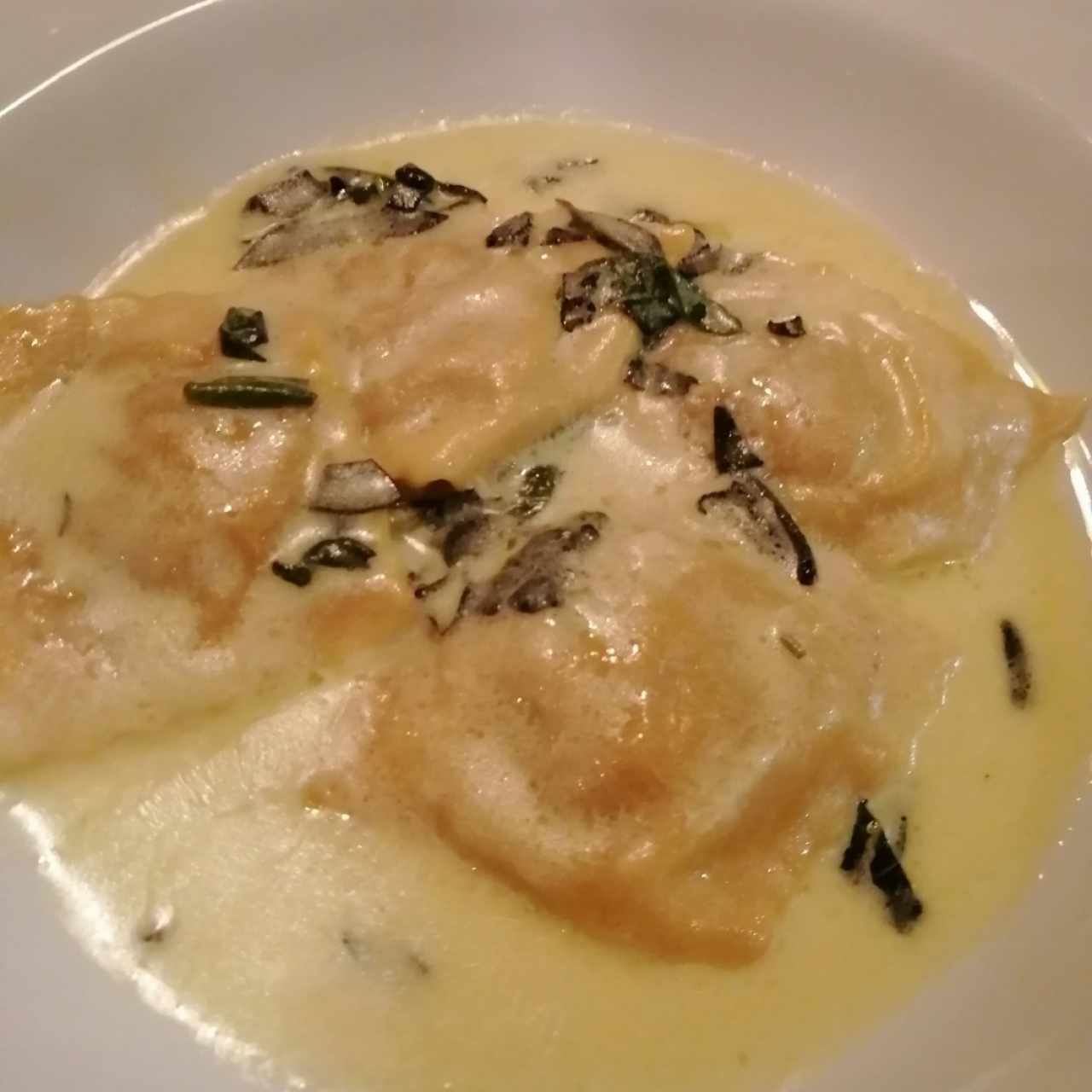 Tortelloni di Zucca en crema y salvia