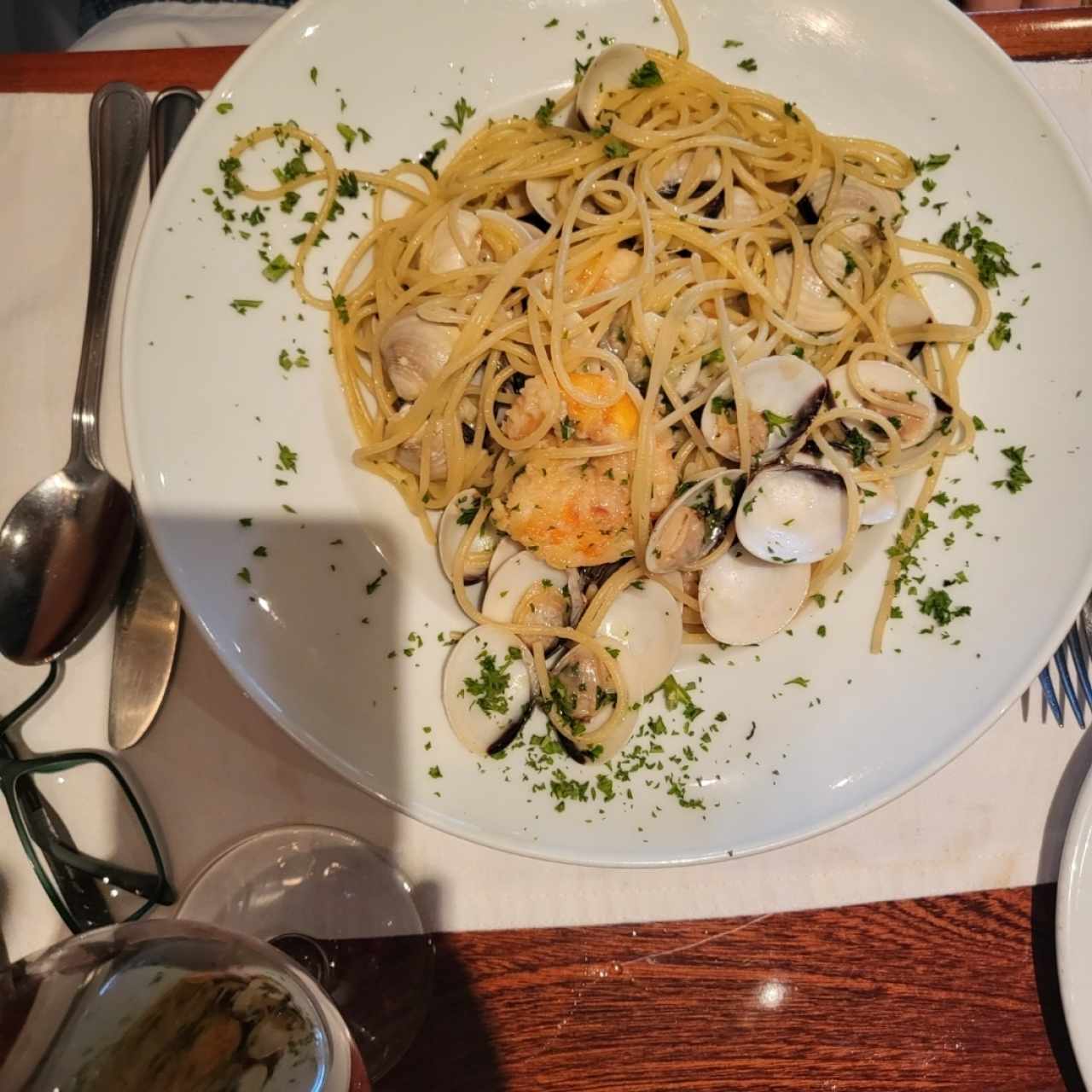 pasta con langostinos y almejas 