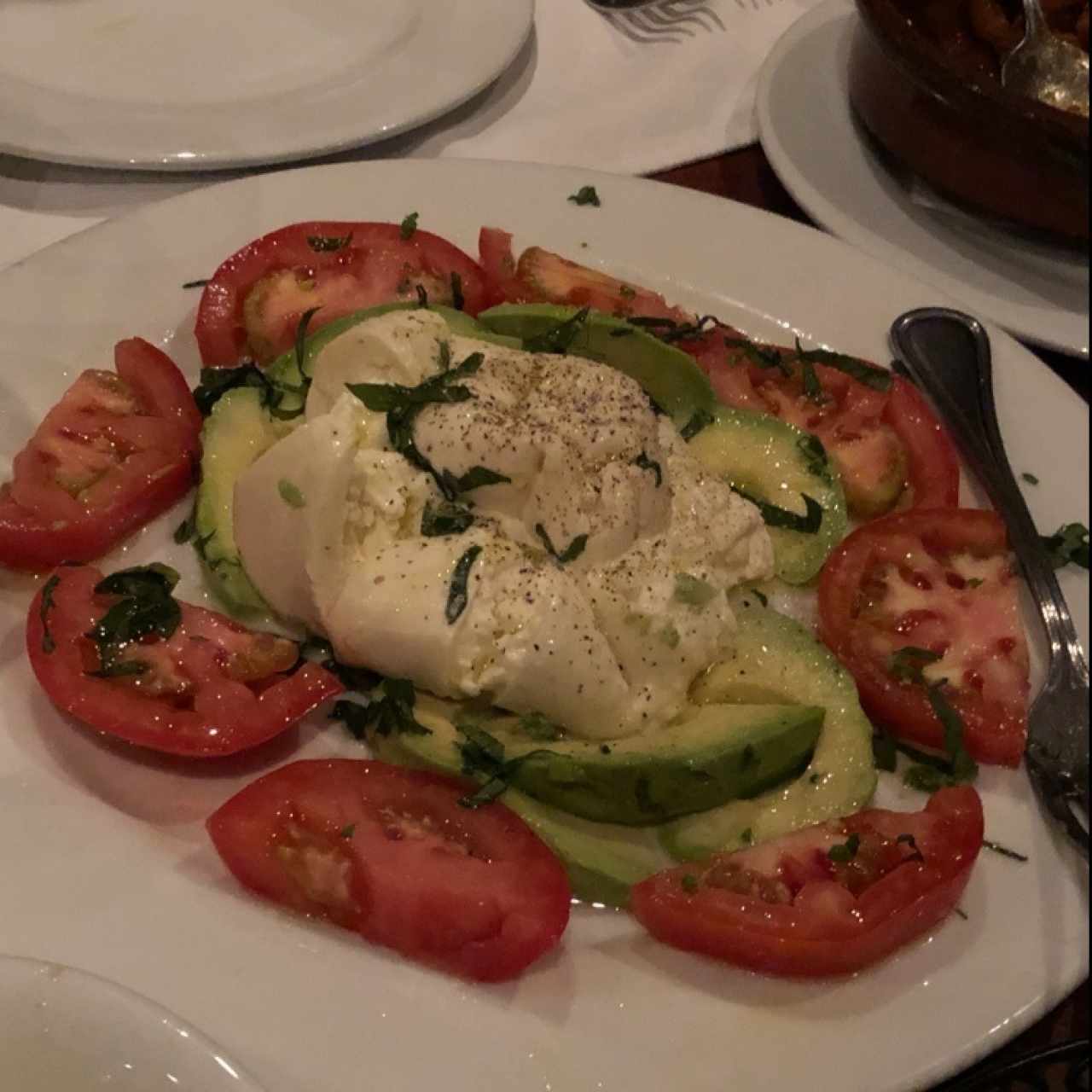 Burrata con aguacate