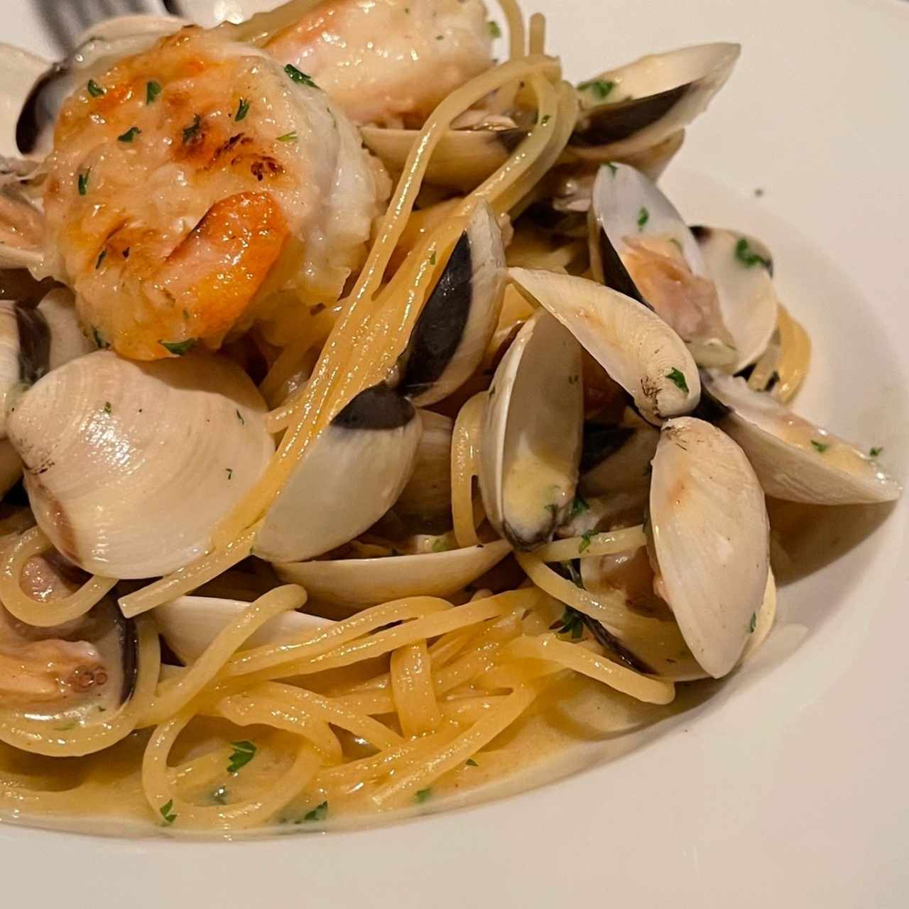 Spaghetti Langostinos y almejas