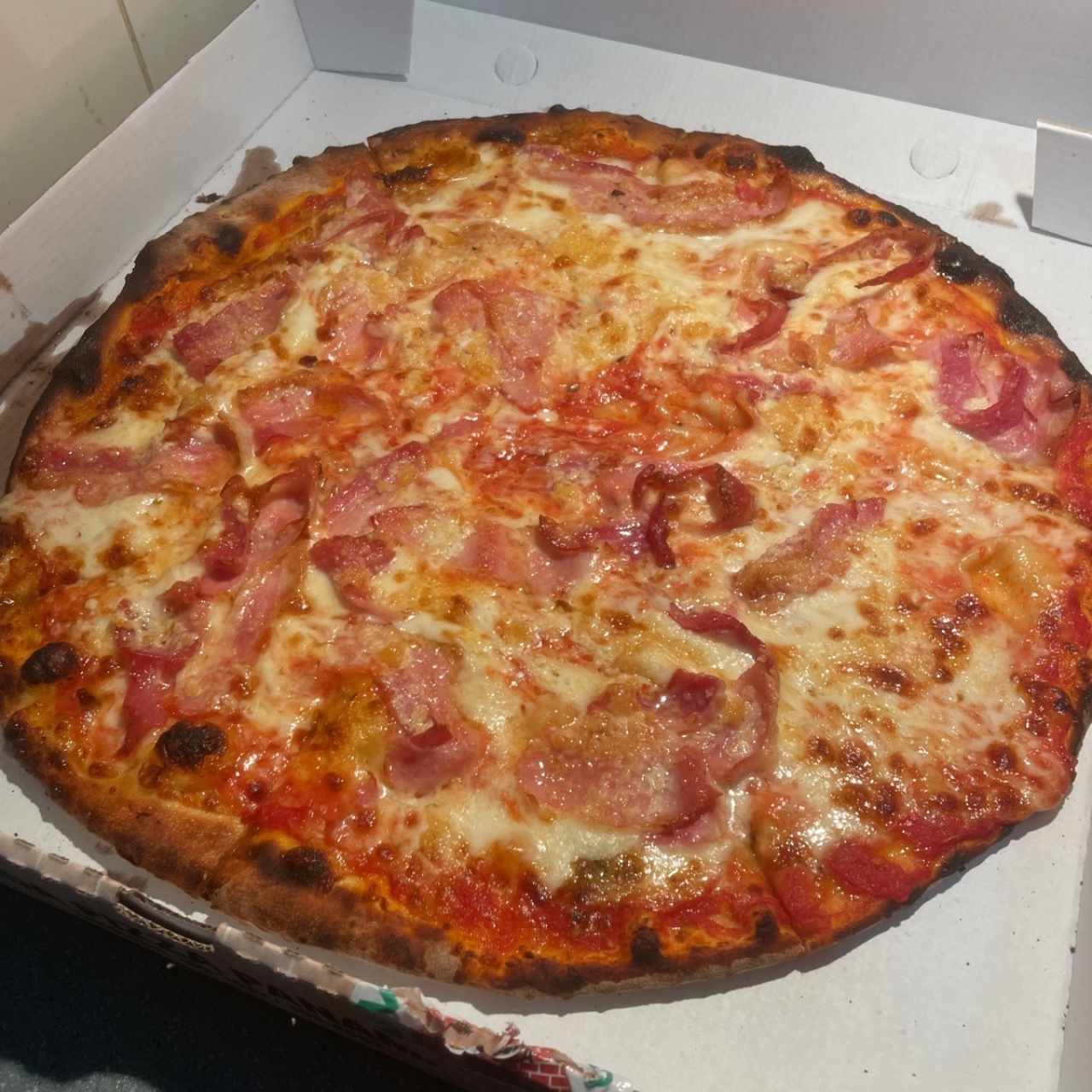 Pizza amatriciana, tamaño familiar