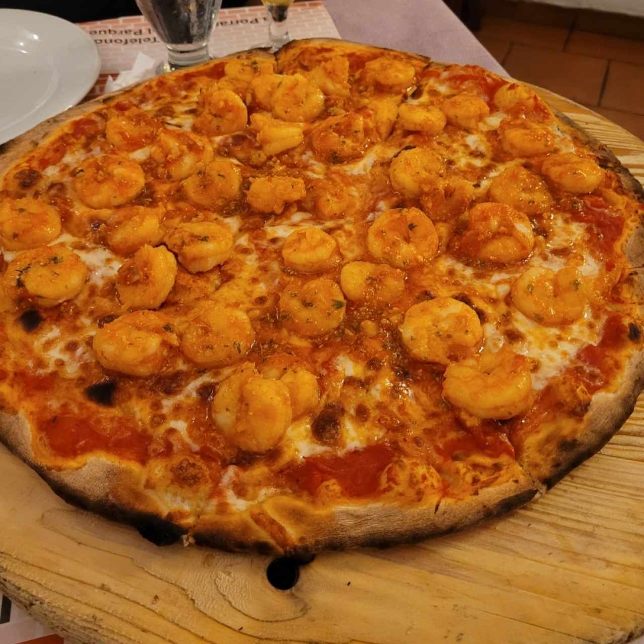 Pizza con camarones, tamaño familiar