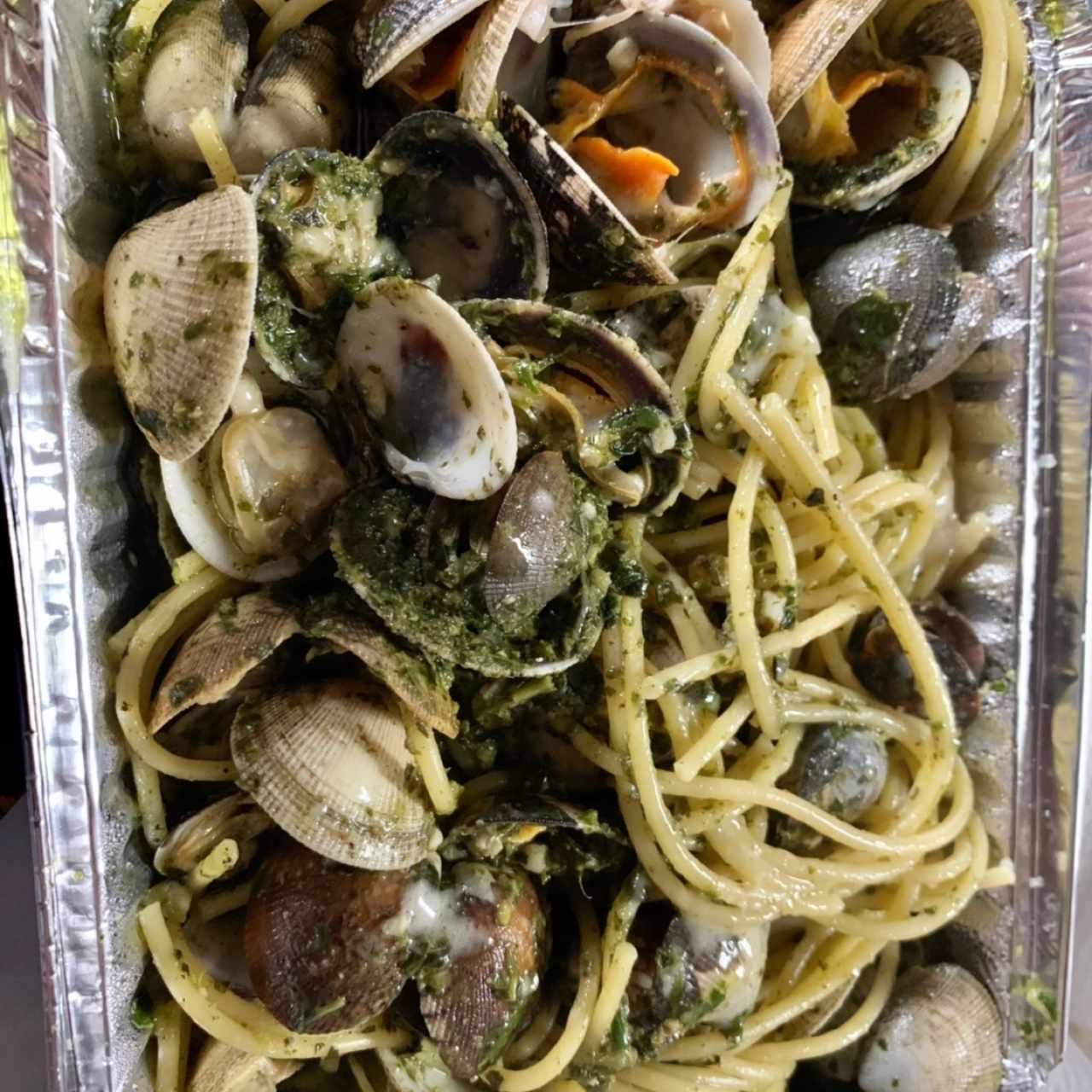 Spaghetti alle Vongole en Salsa Pesto