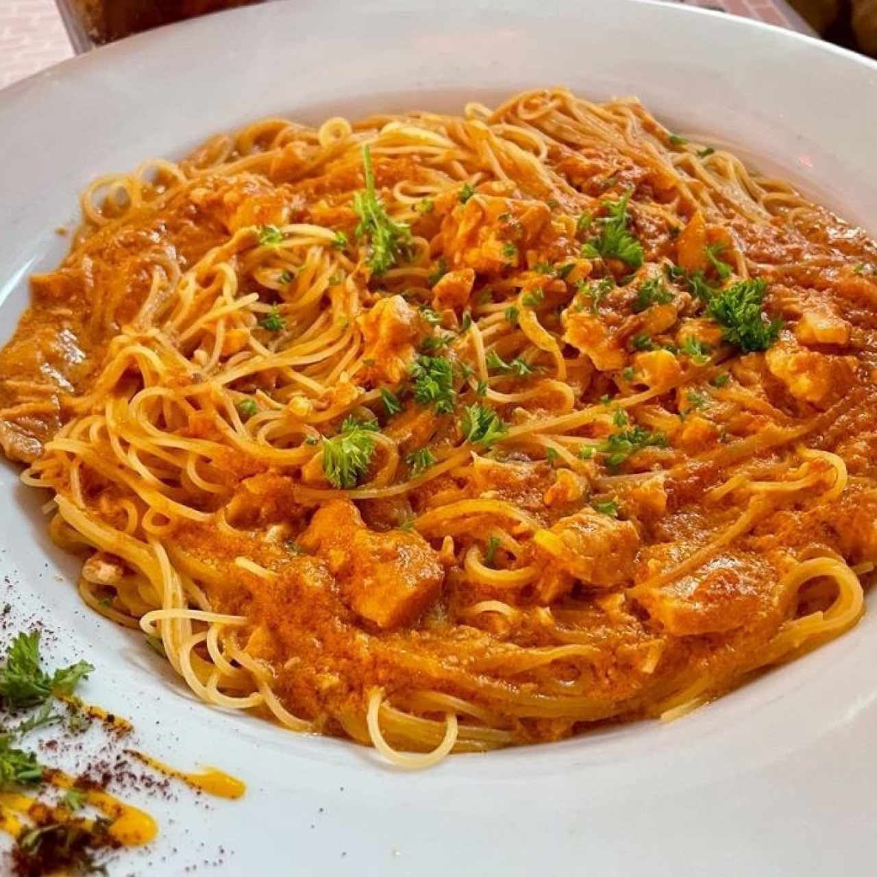 Capellini con Salmón en Salsa Rosada