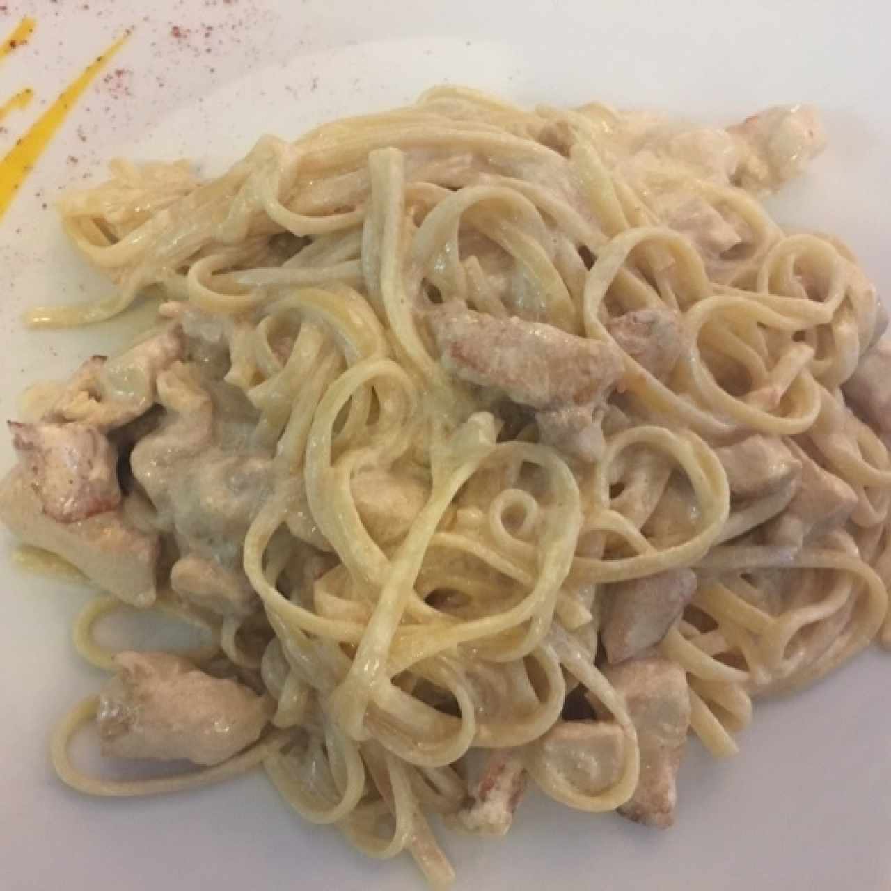 Spaguettini con pollo a la crema