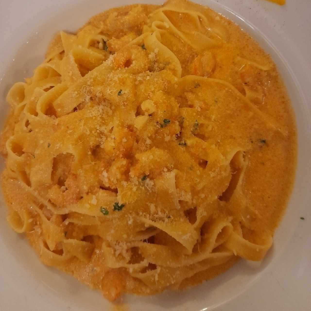 Pasta con camarones en salsa Aurora