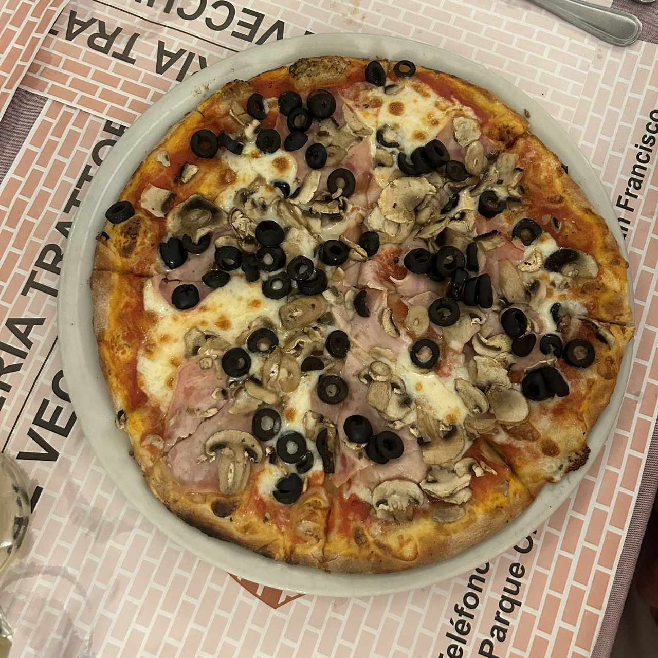 Pizza con jamón y hongos , tamaño individual