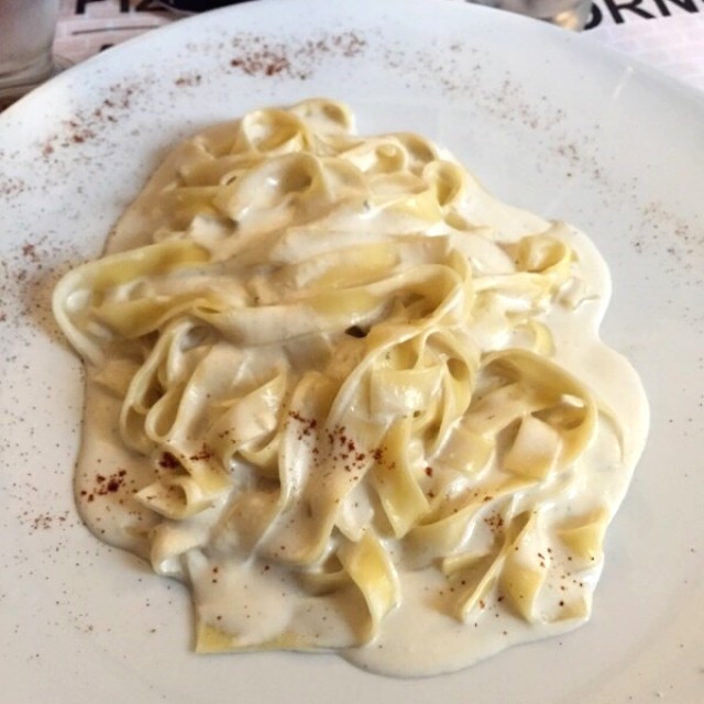 Linguini con salda cuatro quesos