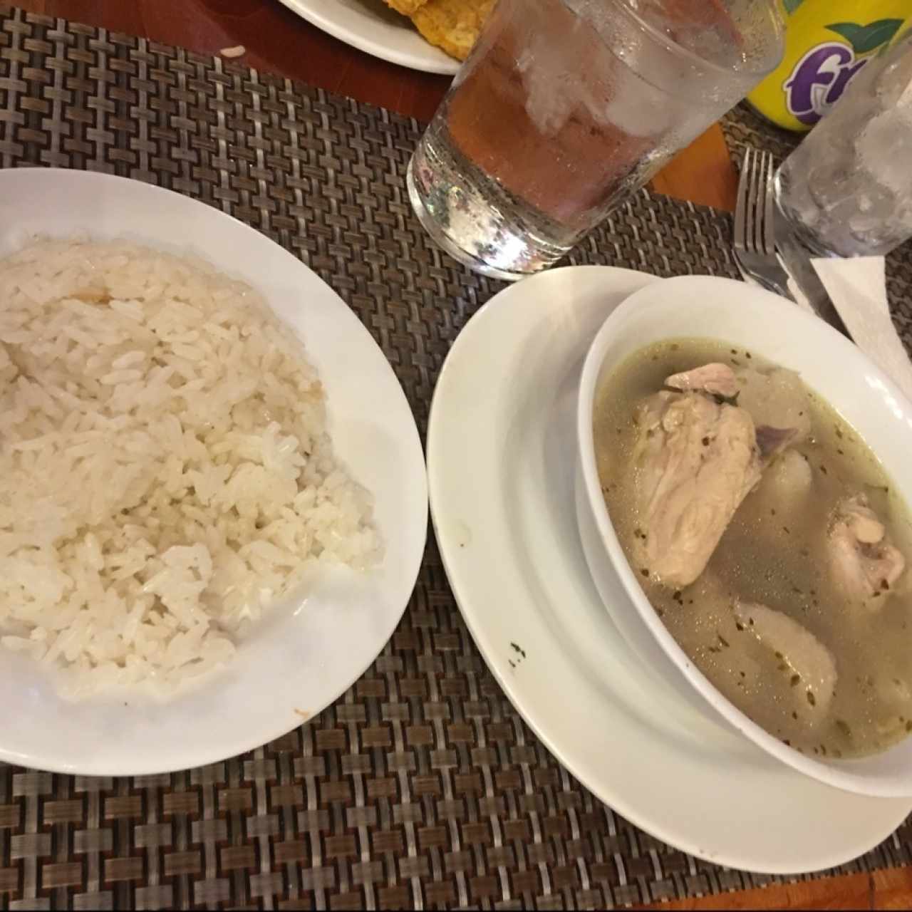 sancocho con arroz blanco