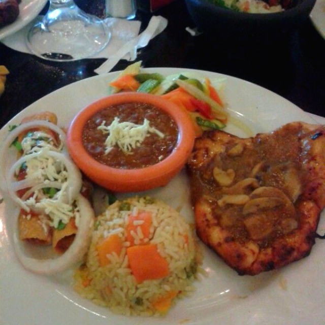 Pollo en salsa morena