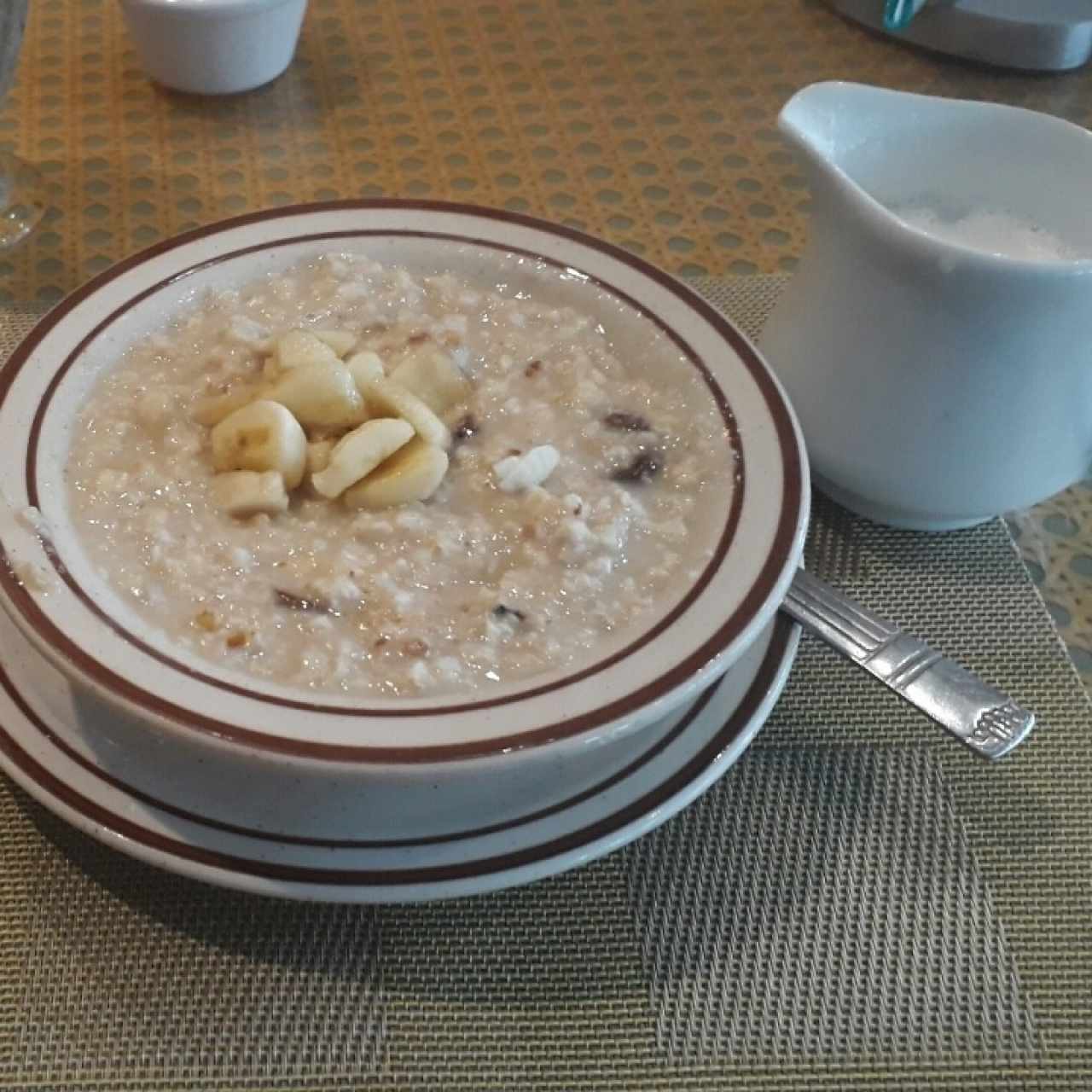 avena con pasas, nueces y banana