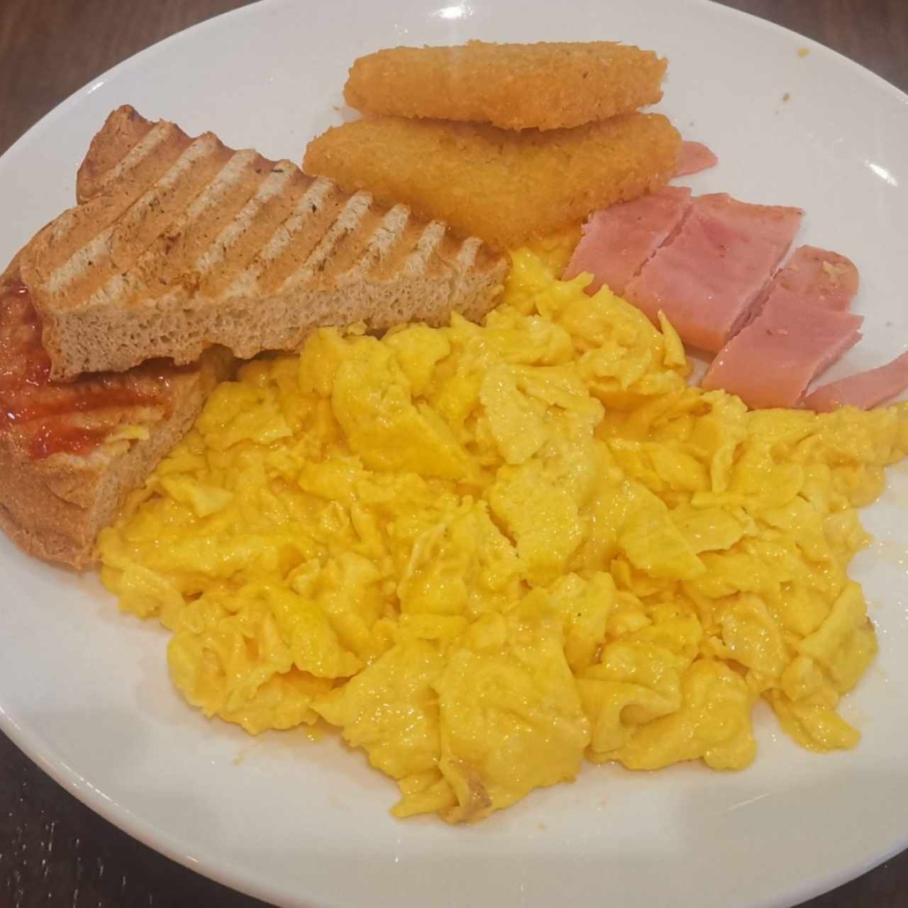 Huevos revueltos con jamón 