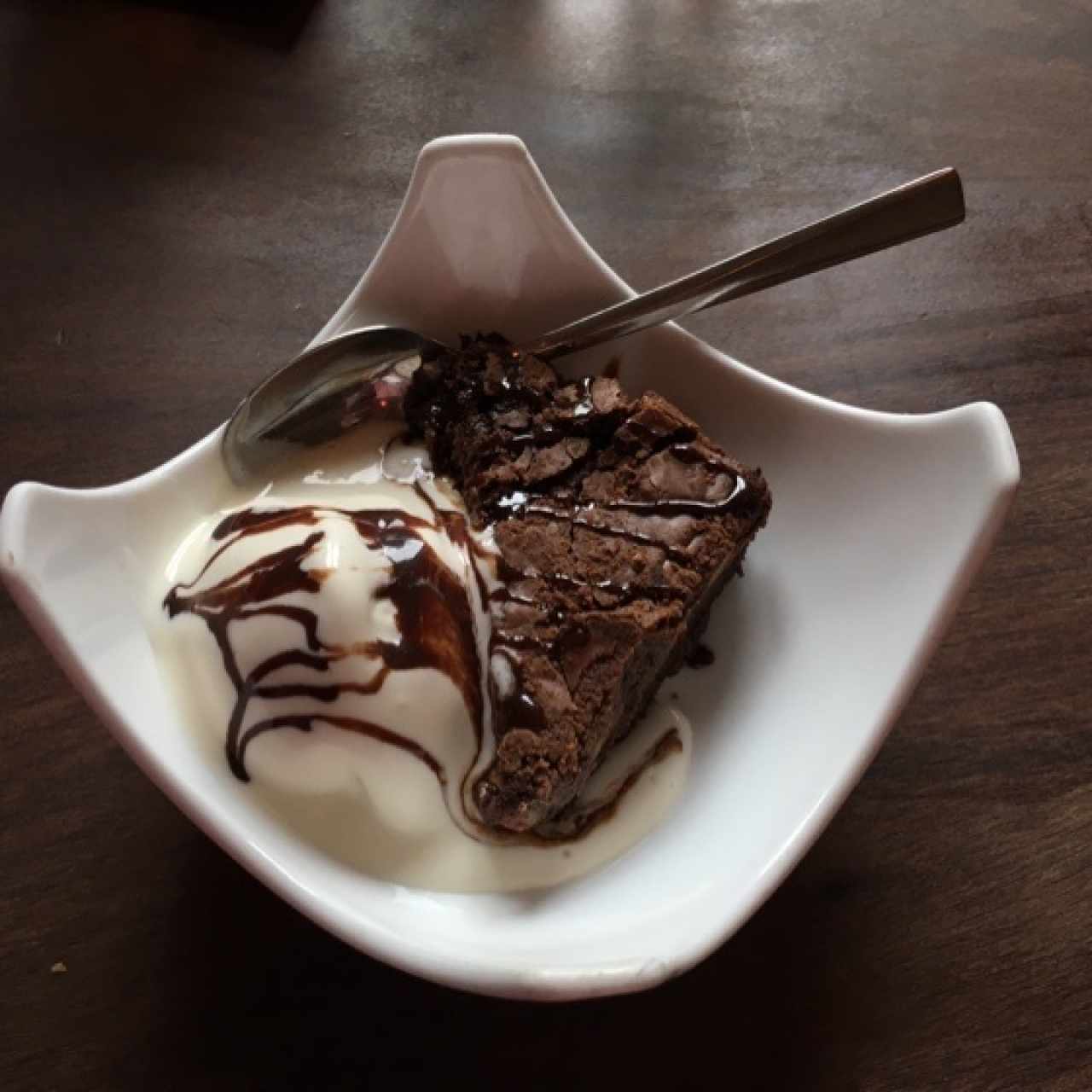 Brownie con helado