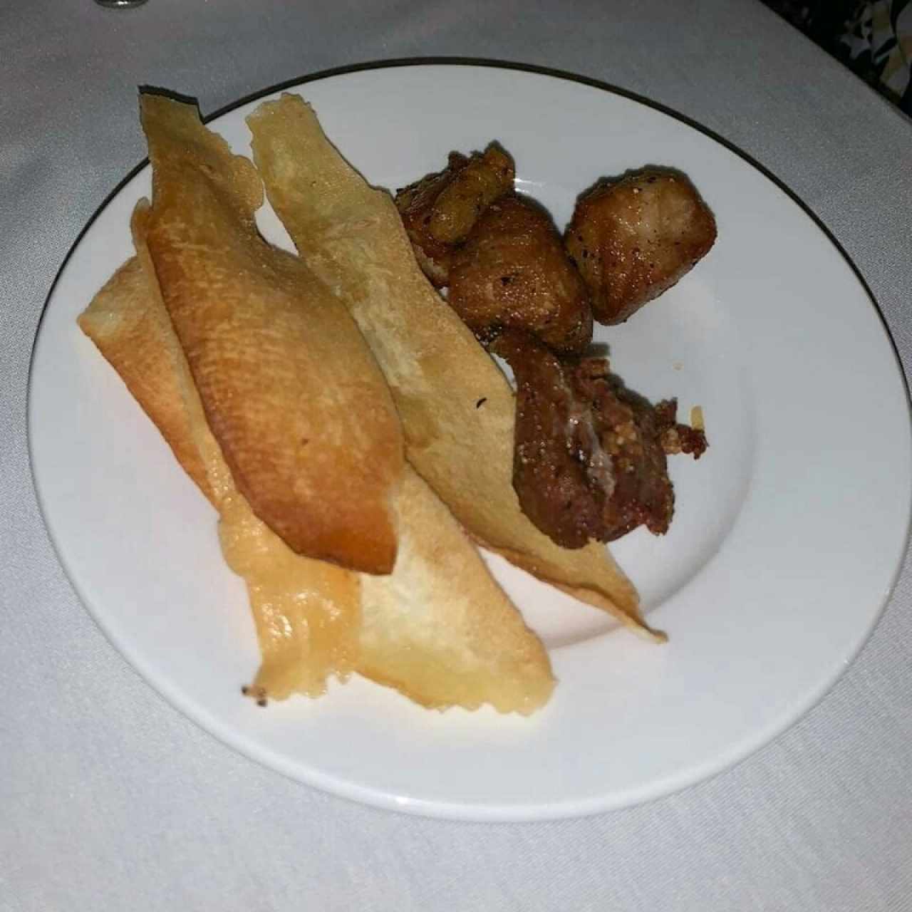 puerco frito con yuca