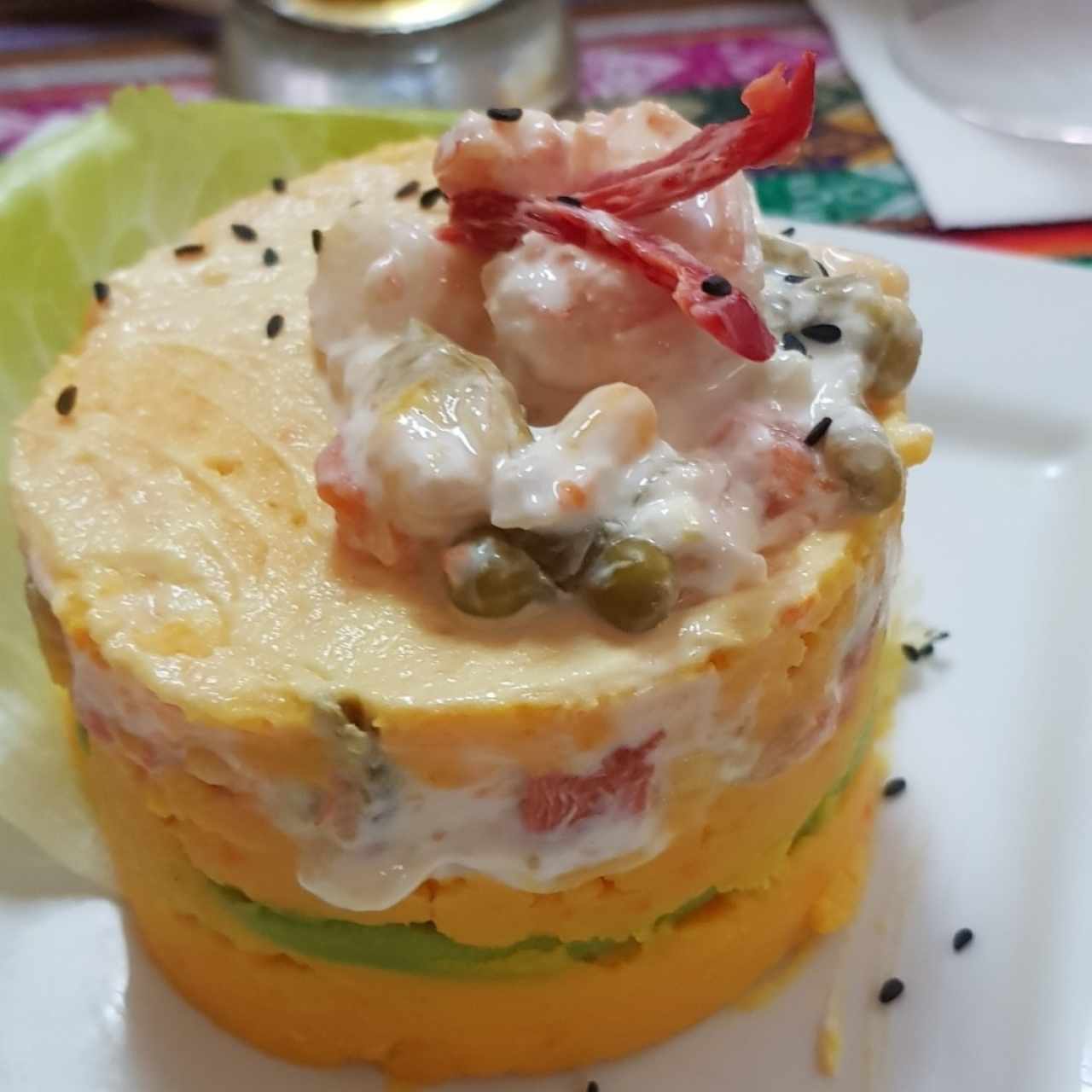 causa limeña de camarones