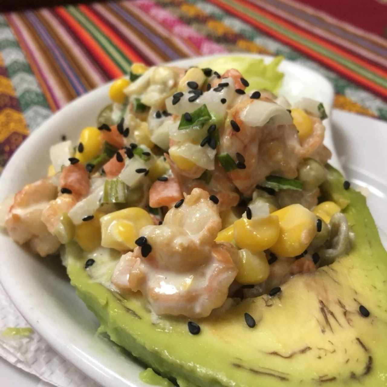 avocado relleno de camarones