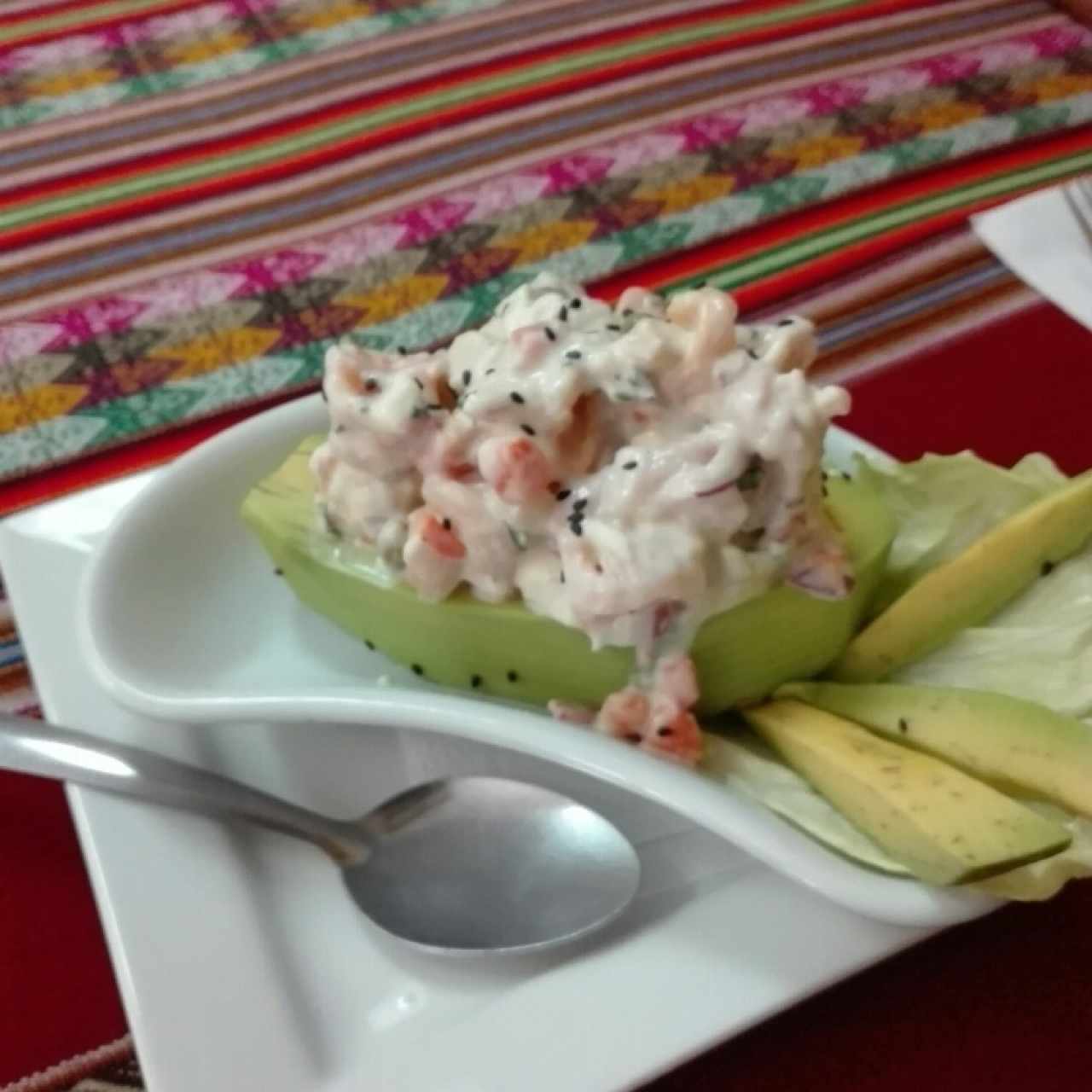 palta rellena de camarones