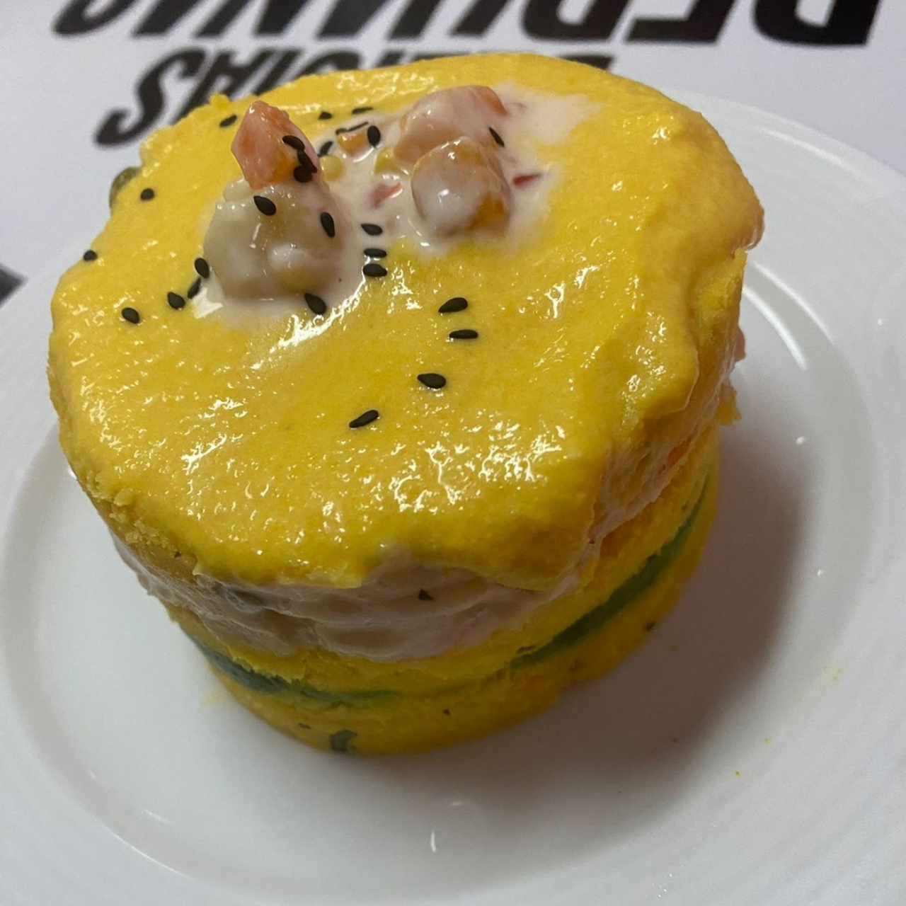 Causa  con camarones