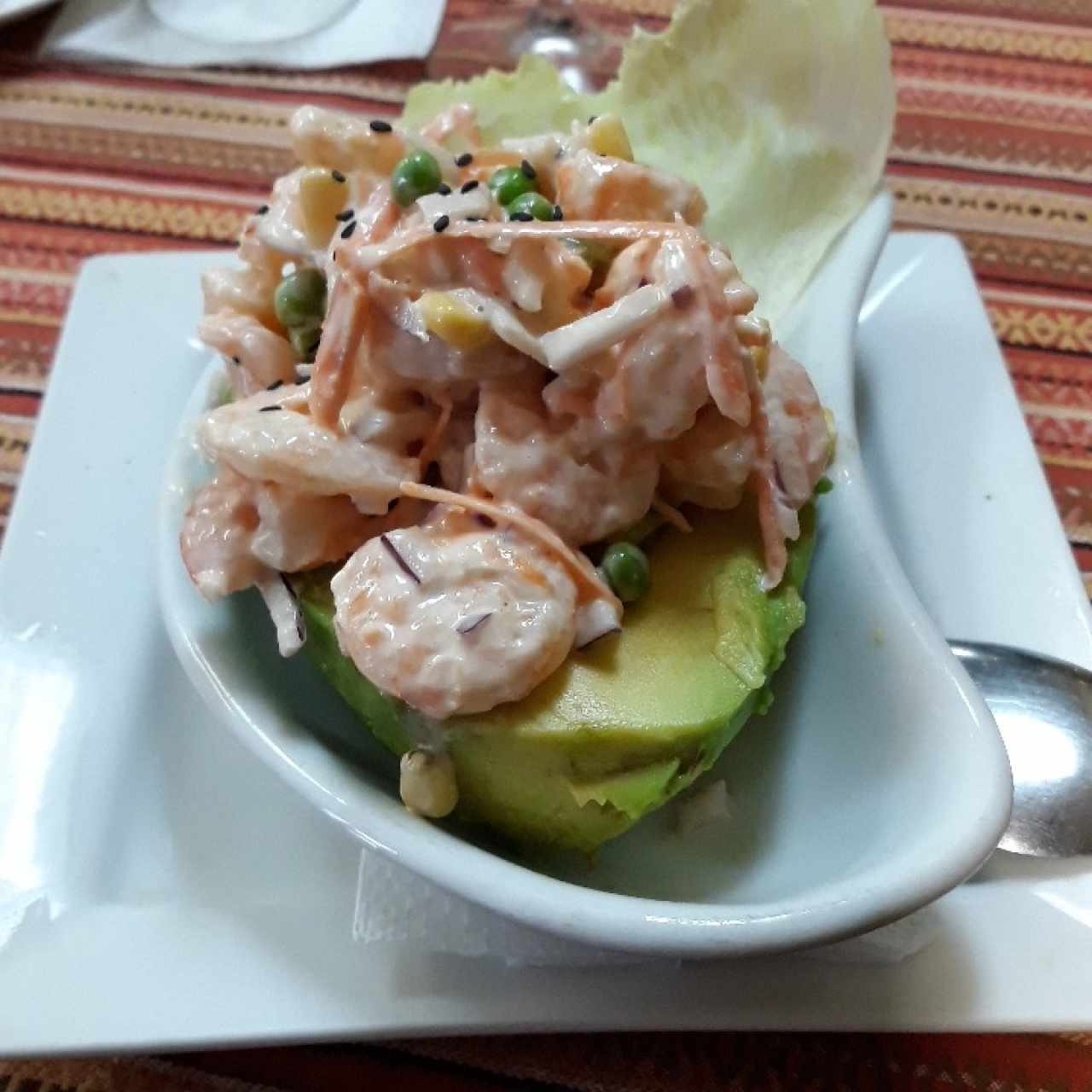 Aguacate con camarones