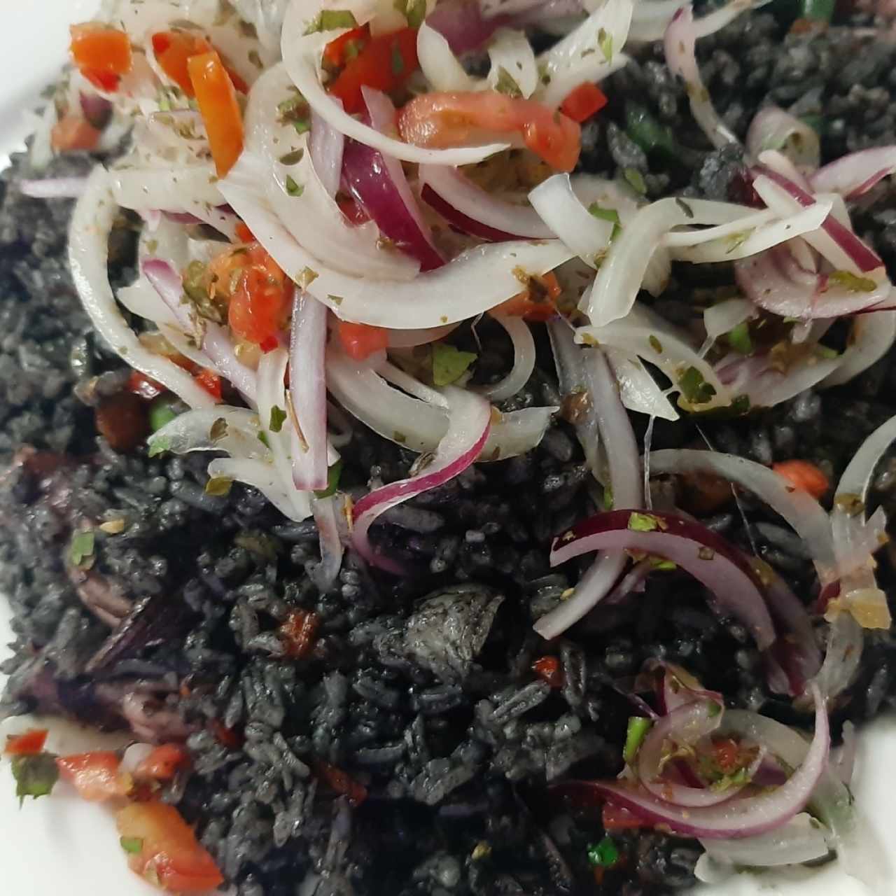 Arroz con calamar en su tinta 